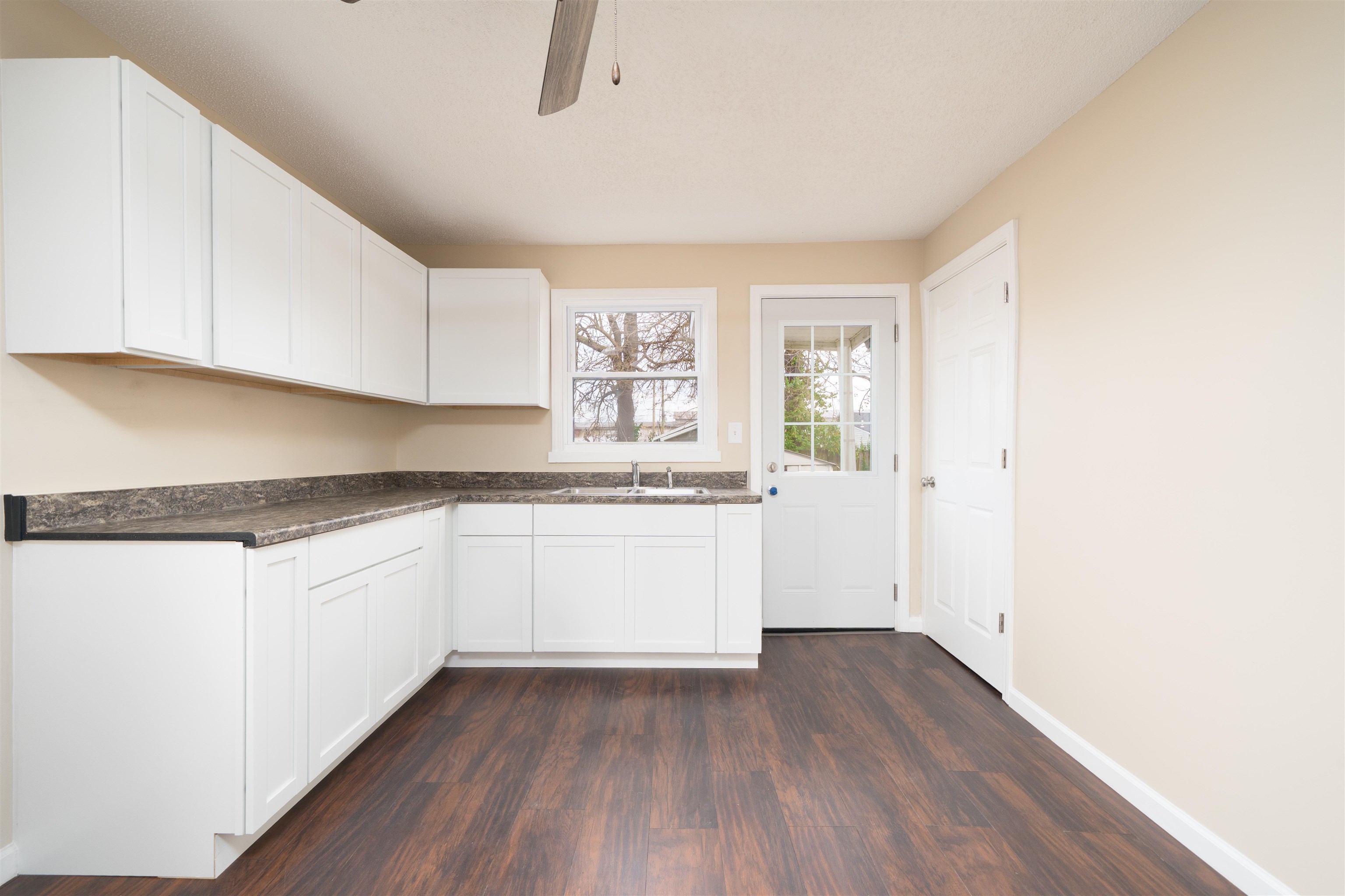 709 Poindexter St, Owensboro, Kentucky 42301, 2 Bedrooms Bedrooms, ,1 BathroomBathrooms,Single Family Residence,For Sale,Poindexter St,93630