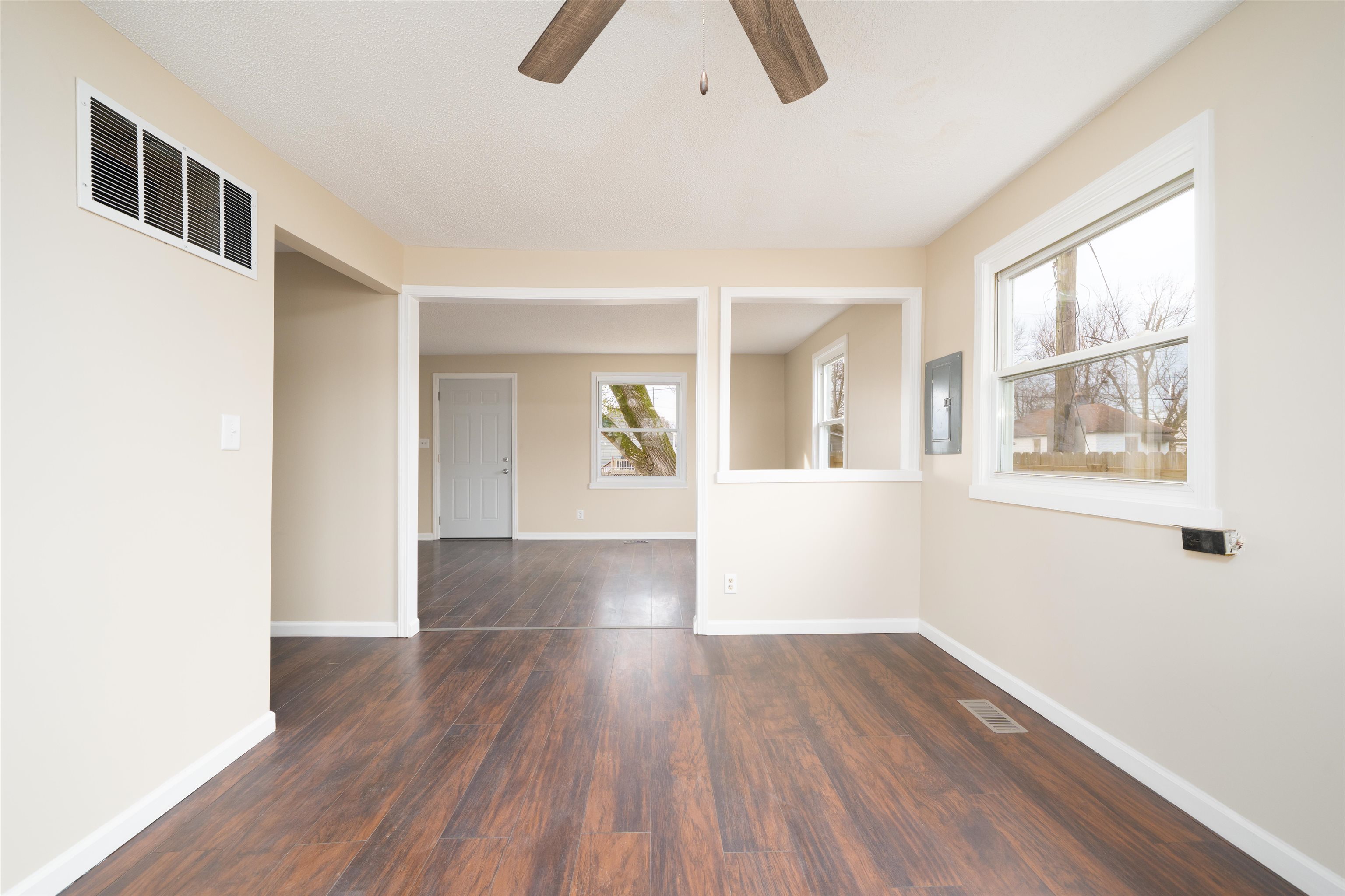 709 Poindexter St, Owensboro, Kentucky 42301, 2 Bedrooms Bedrooms, ,1 BathroomBathrooms,Single Family Residence,For Sale,Poindexter St,93630