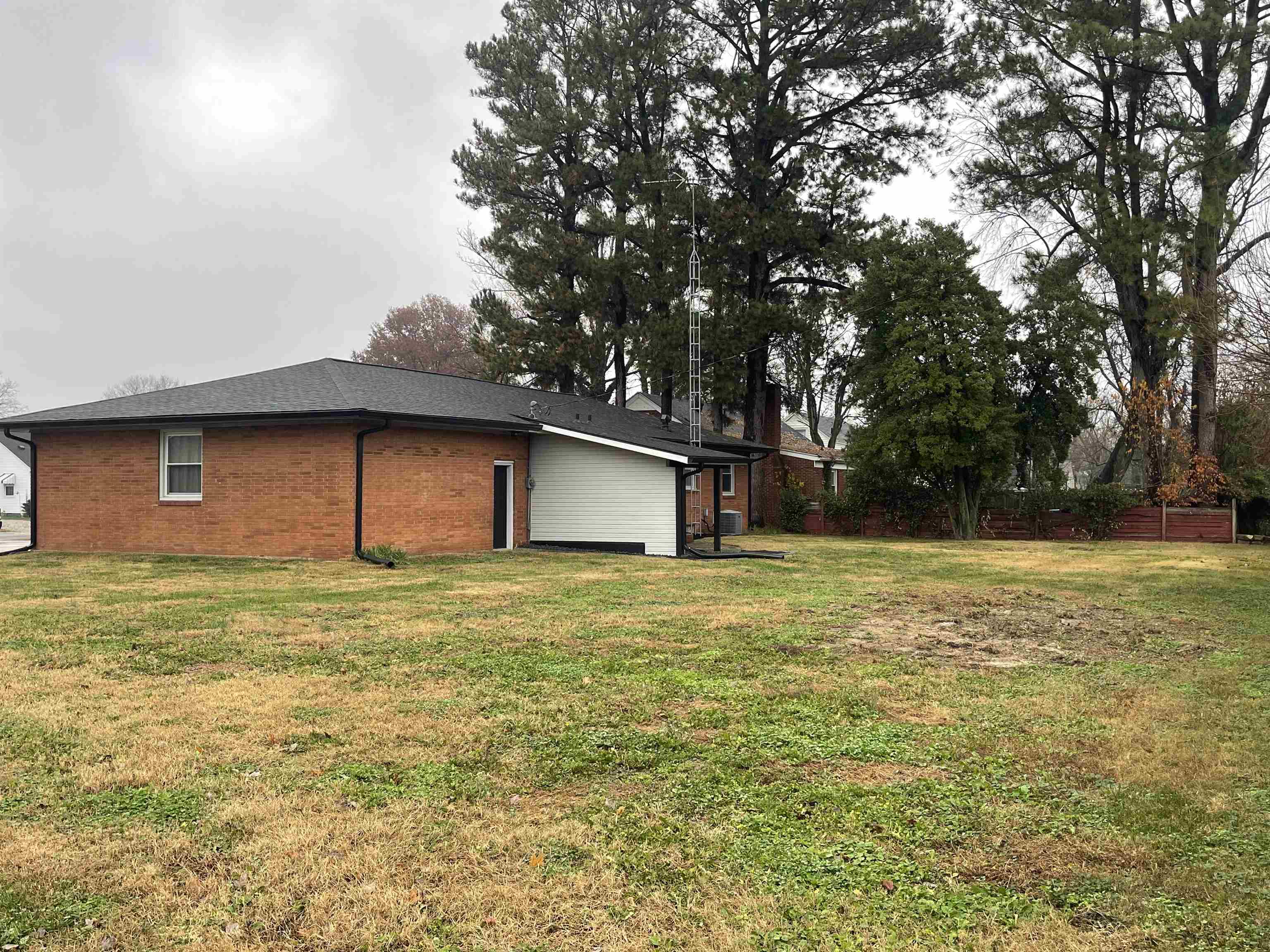 2532 York St, Owensboro, Kentucky 42301, 3 Bedrooms Bedrooms, ,2 BathroomsBathrooms,Single Family Residence,For Sale,York St,93632