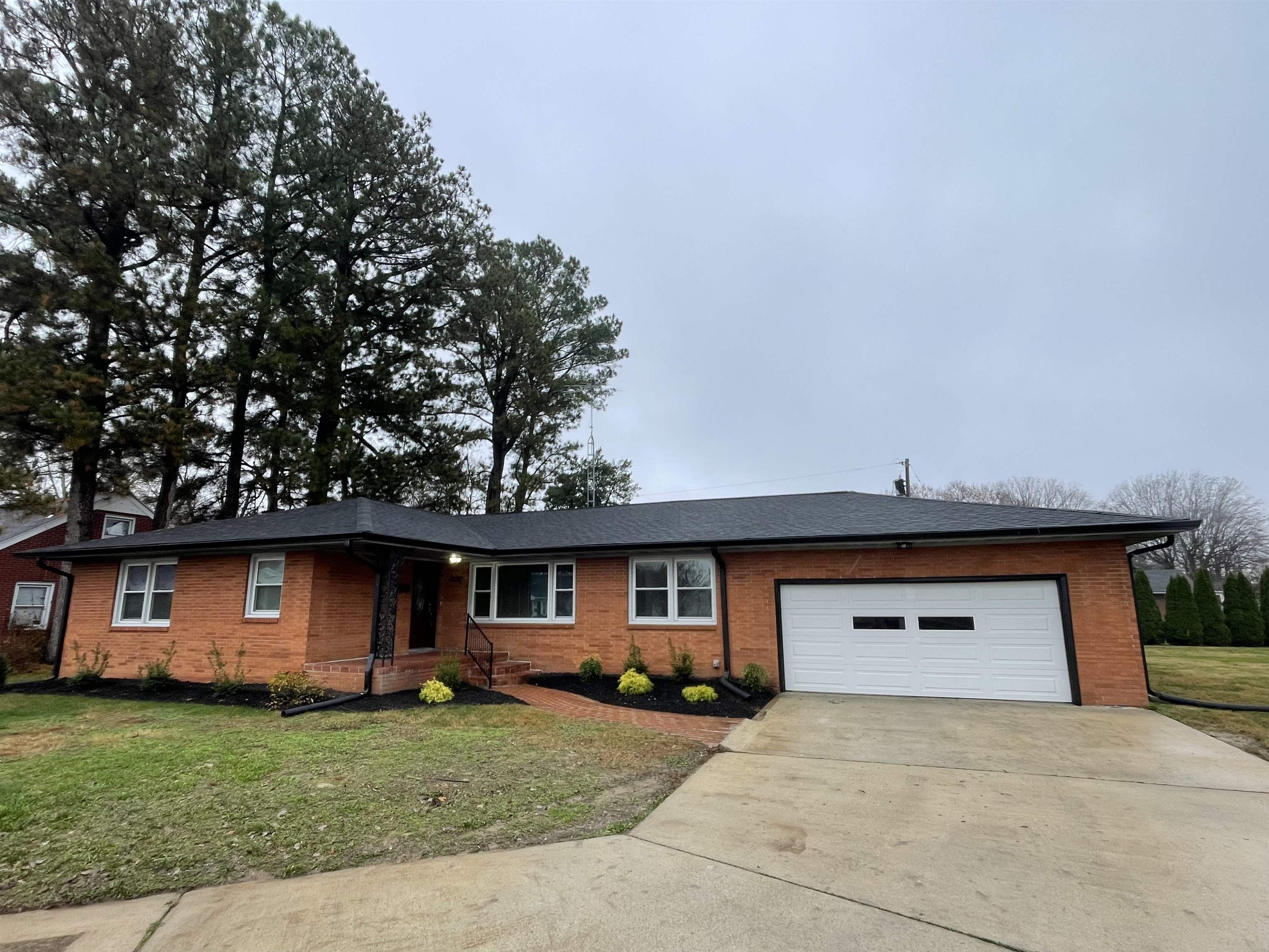 2532 York St, Owensboro, Kentucky 42301, 3 Bedrooms Bedrooms, ,2 BathroomsBathrooms,Single Family Residence,For Sale,York St,93632