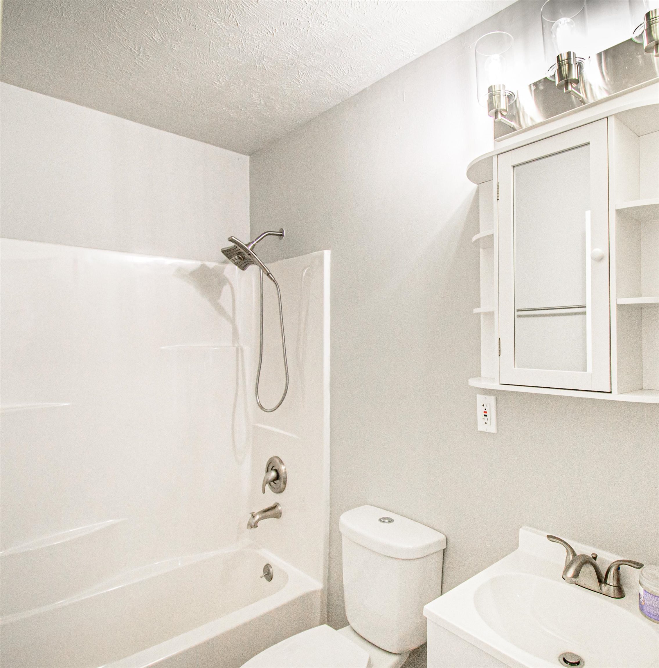 2514 Cravens Avenue, Owensboro, Kentucky 42301, 2 Bedrooms Bedrooms, ,1 BathroomBathrooms,Single Family Residence,For Sale,Cravens Avenue,93634