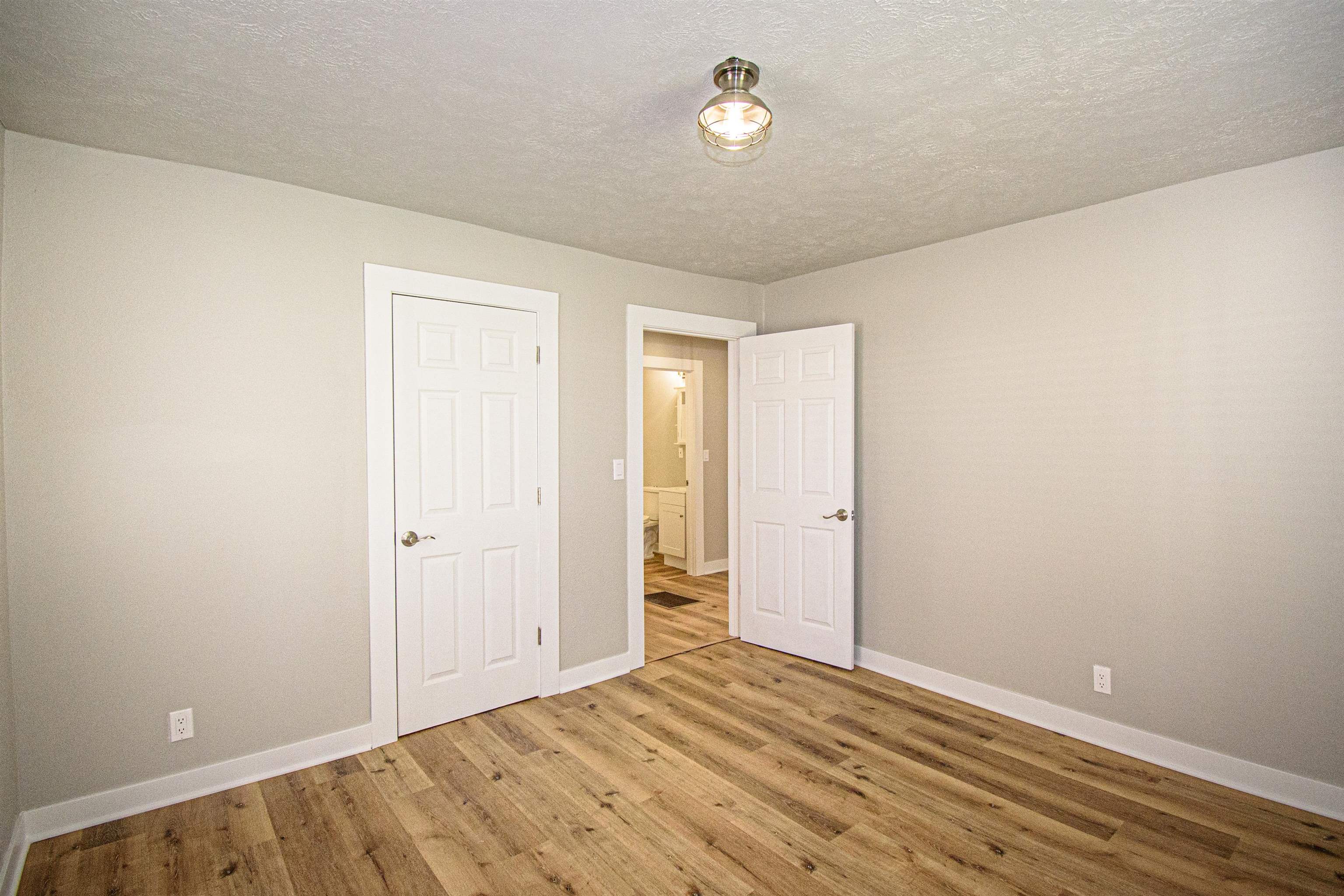 2514 Cravens Avenue, Owensboro, Kentucky 42301, 2 Bedrooms Bedrooms, ,1 BathroomBathrooms,Single Family Residence,For Sale,Cravens Avenue,93634