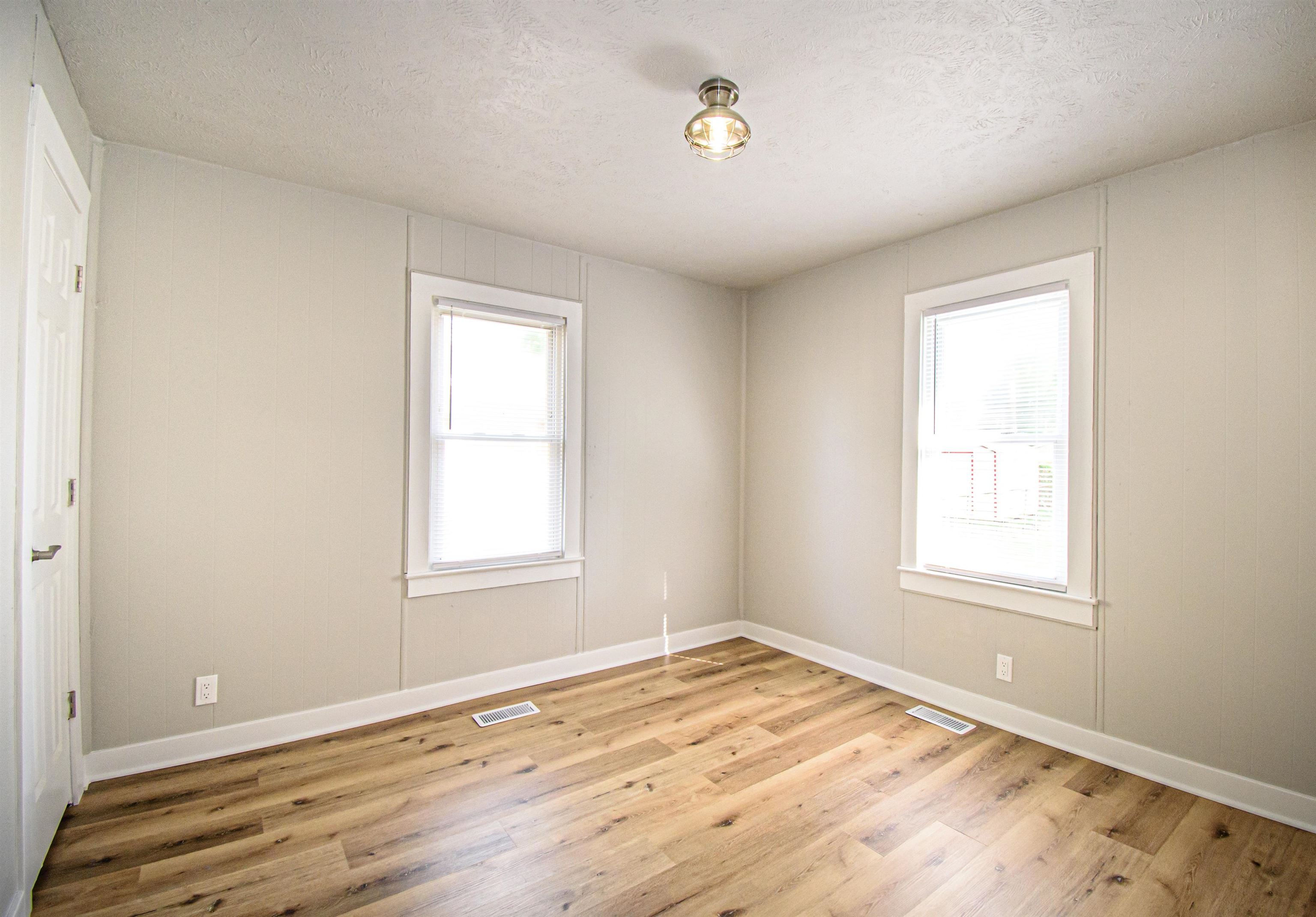 2514 Cravens Avenue, Owensboro, Kentucky 42301, 2 Bedrooms Bedrooms, ,1 BathroomBathrooms,Single Family Residence,For Sale,Cravens Avenue,93634