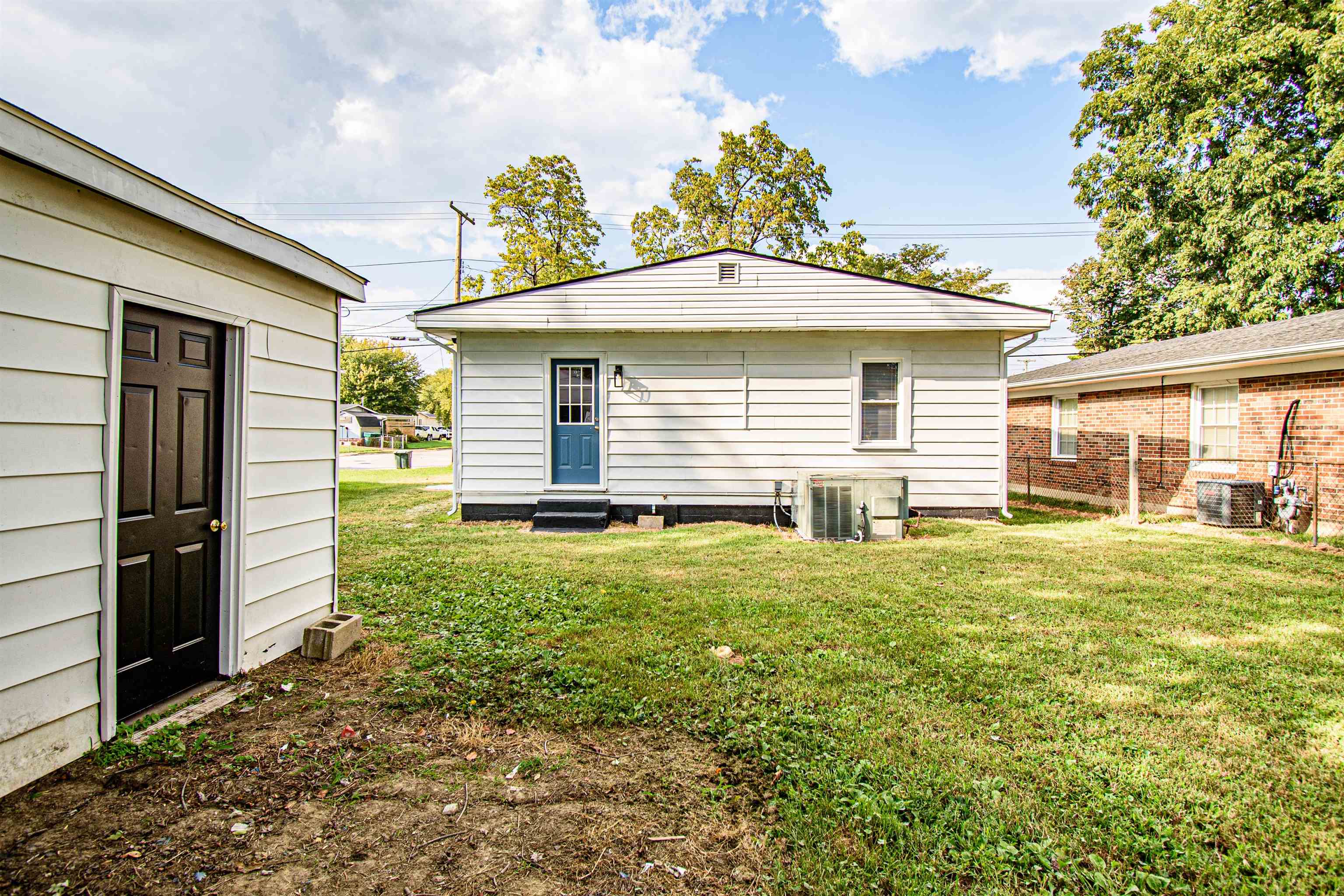 2514 Cravens Avenue, Owensboro, Kentucky 42301, 2 Bedrooms Bedrooms, ,1 BathroomBathrooms,Single Family Residence,For Sale,Cravens Avenue,93634