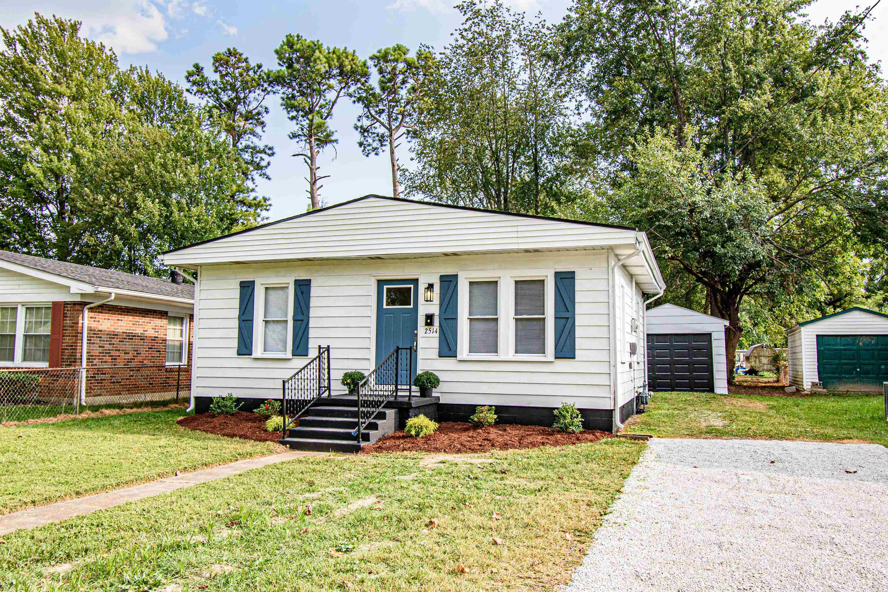 2514 Cravens Avenue, Owensboro, Kentucky 42301, 2 Bedrooms Bedrooms, ,1 BathroomBathrooms,Single Family Residence,For Sale,Cravens Avenue,93634