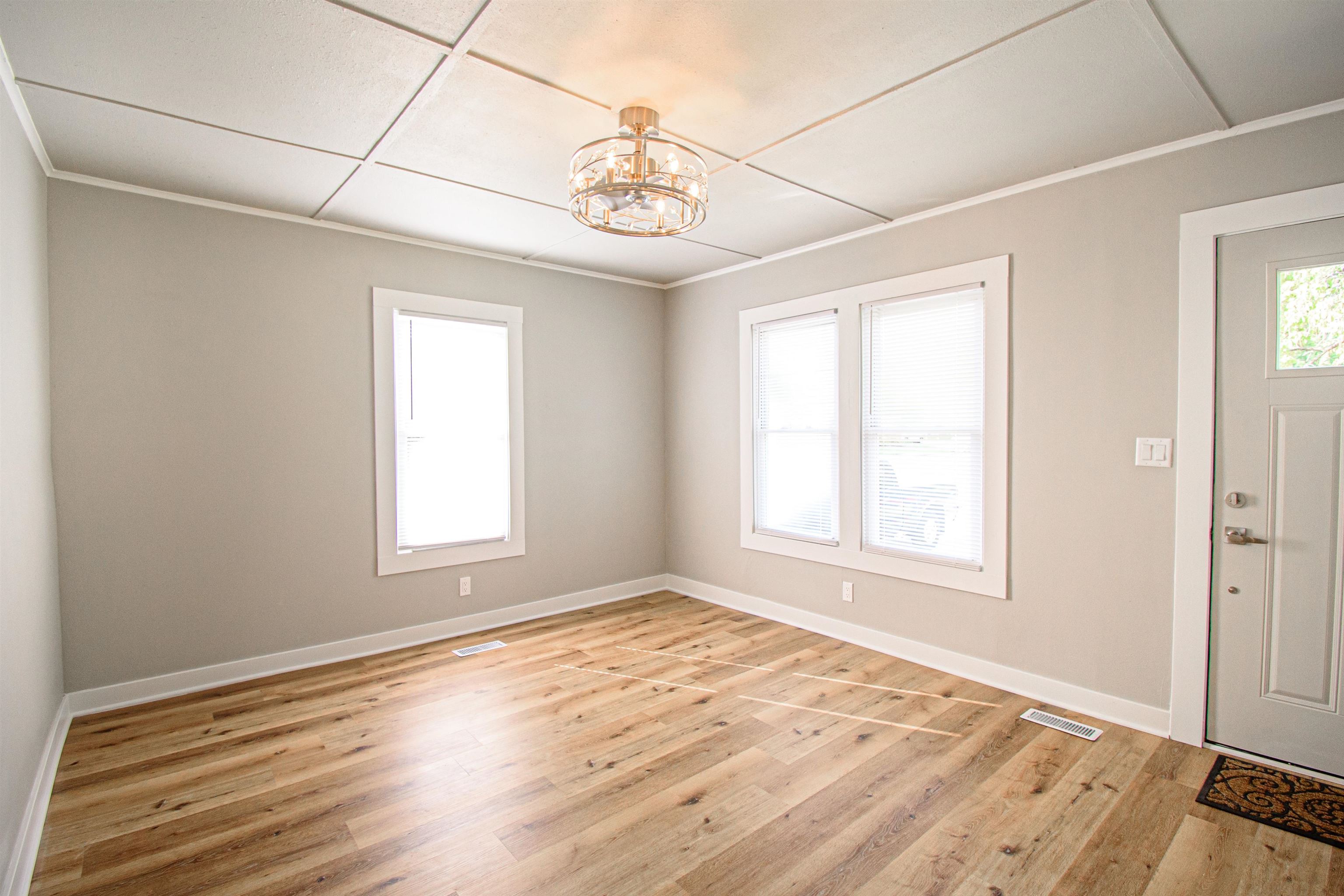 2514 Cravens Avenue, Owensboro, Kentucky 42301, 2 Bedrooms Bedrooms, ,1 BathroomBathrooms,Single Family Residence,For Sale,Cravens Avenue,93634