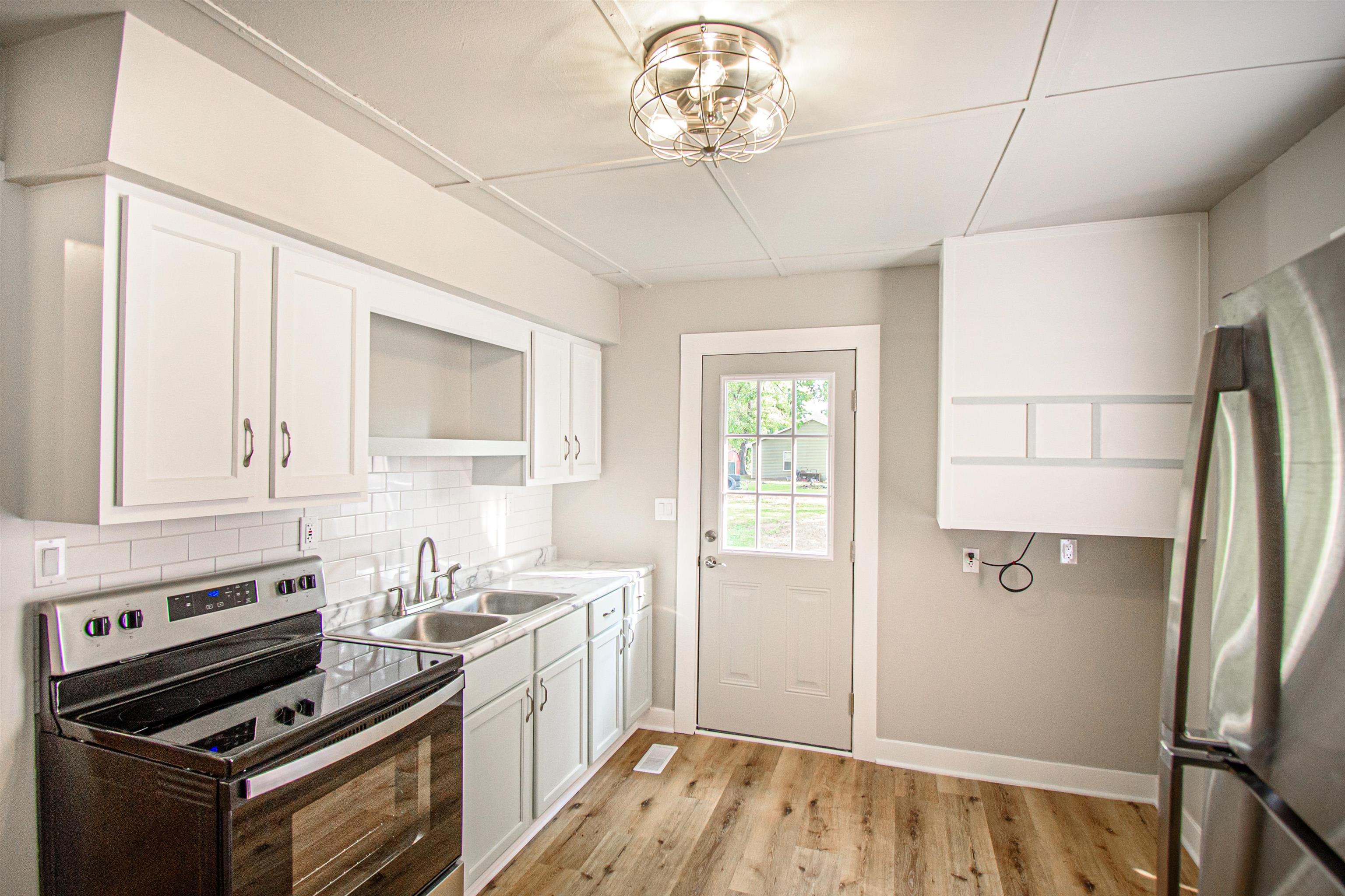 2514 Cravens Avenue, Owensboro, Kentucky 42301, 2 Bedrooms Bedrooms, ,1 BathroomBathrooms,Single Family Residence,For Sale,Cravens Avenue,93634