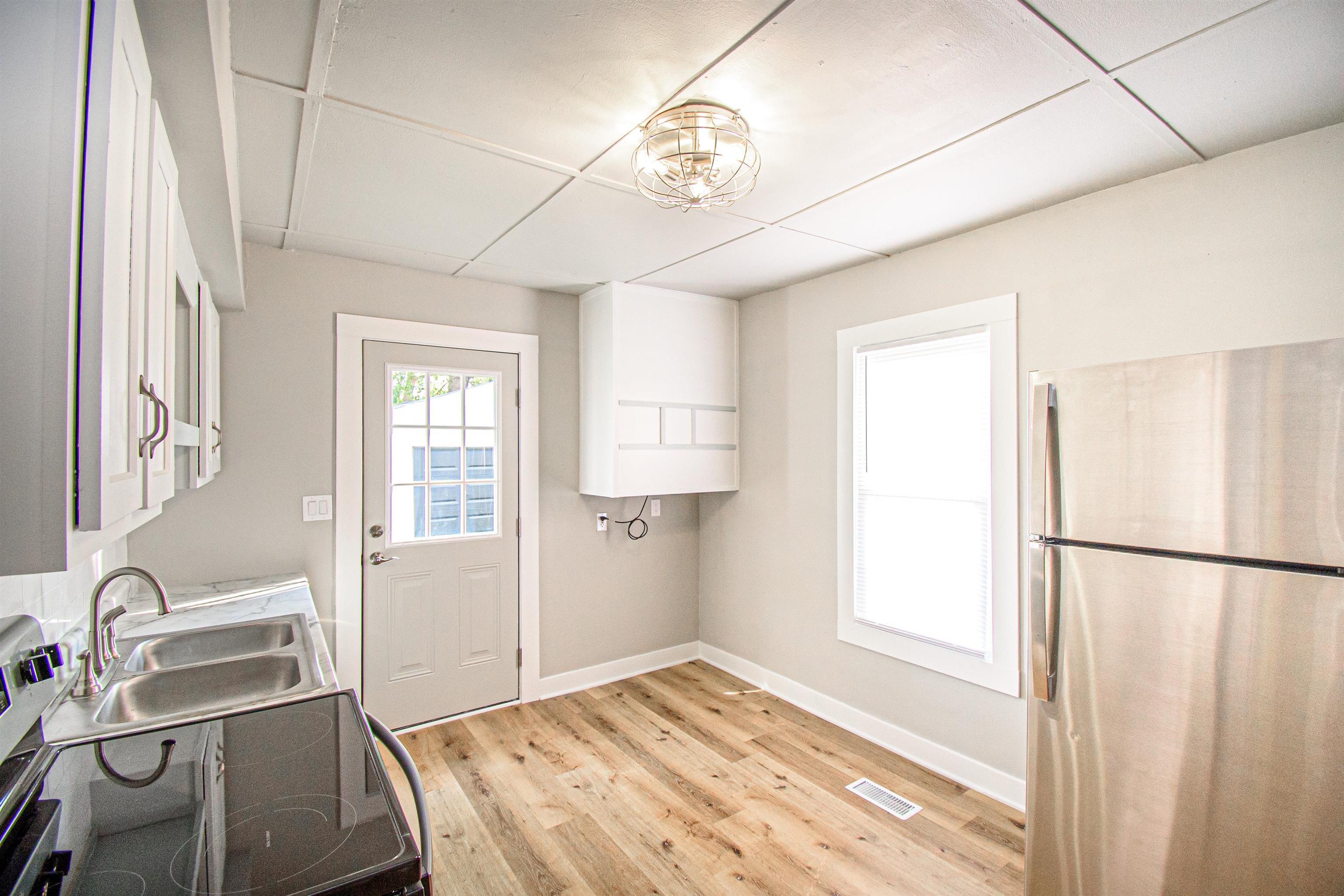 2514 Cravens Avenue, Owensboro, Kentucky 42301, 2 Bedrooms Bedrooms, ,1 BathroomBathrooms,Single Family Residence,For Sale,Cravens Avenue,93634