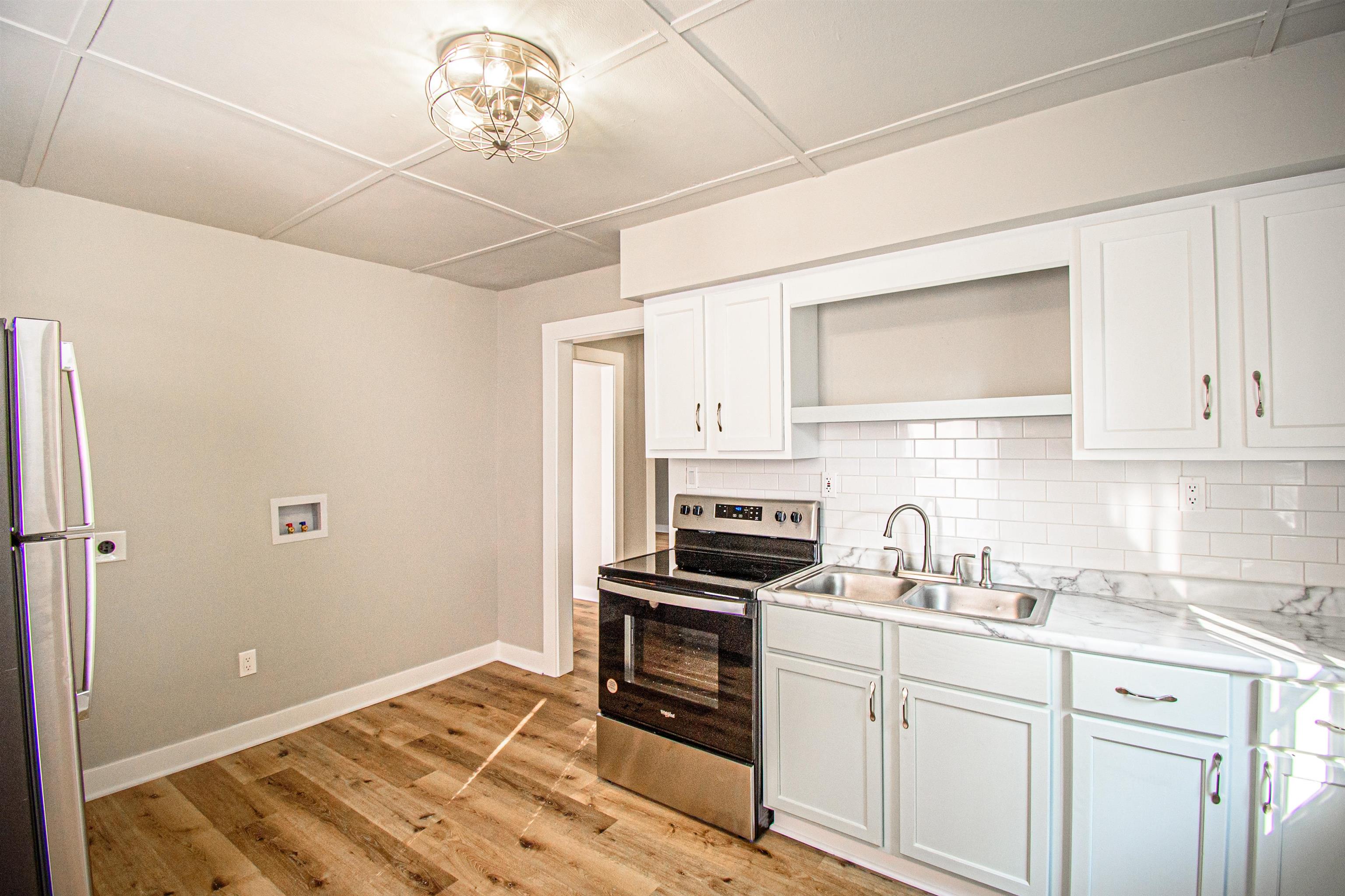 2514 Cravens Avenue, Owensboro, Kentucky 42301, 2 Bedrooms Bedrooms, ,1 BathroomBathrooms,Single Family Residence,For Sale,Cravens Avenue,93634