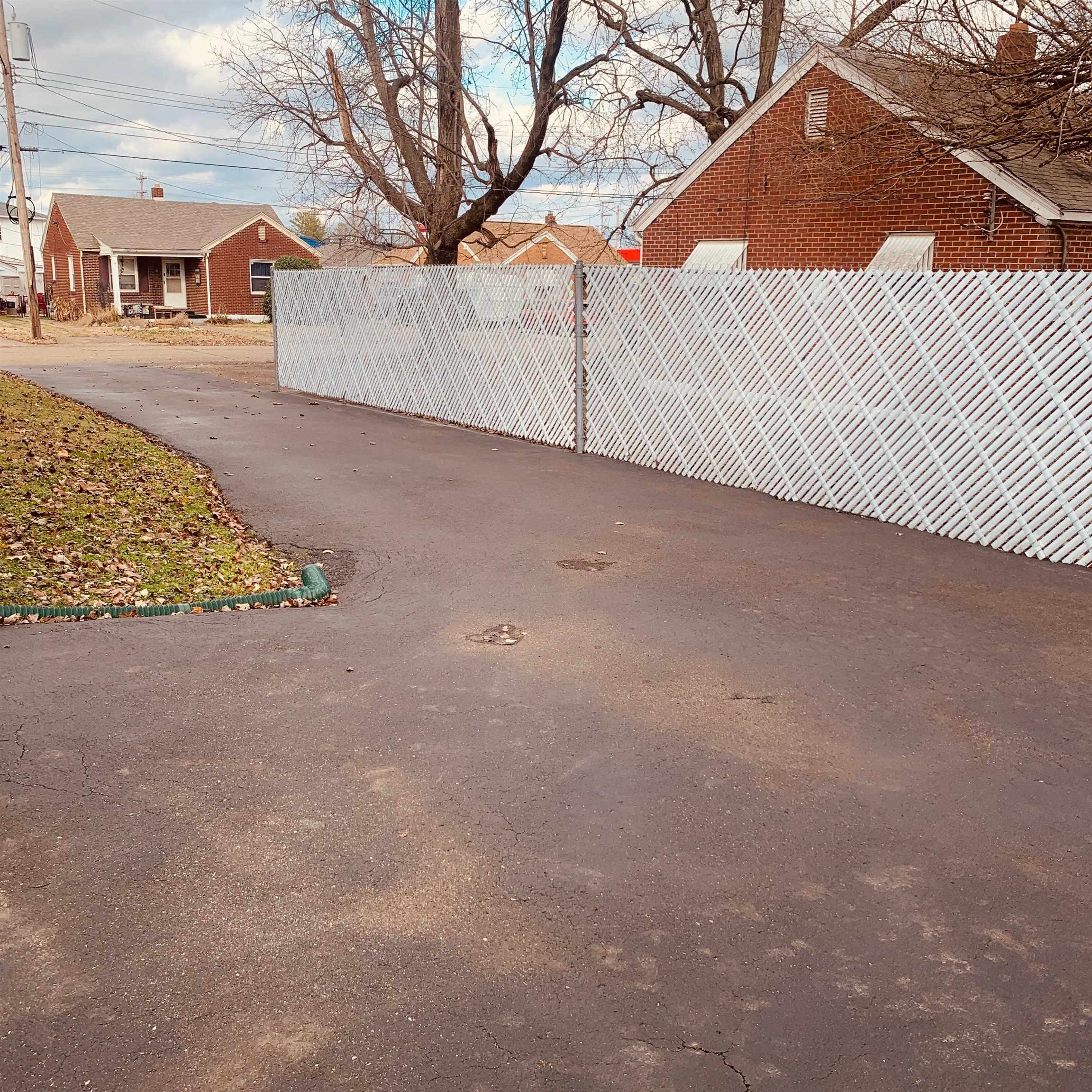 1014 19th Street, Owensboro, Kentucky 42303, 2 Bedrooms Bedrooms, ,1 BathroomBathrooms,Single Family Residence,For Sale,19th Street,93648