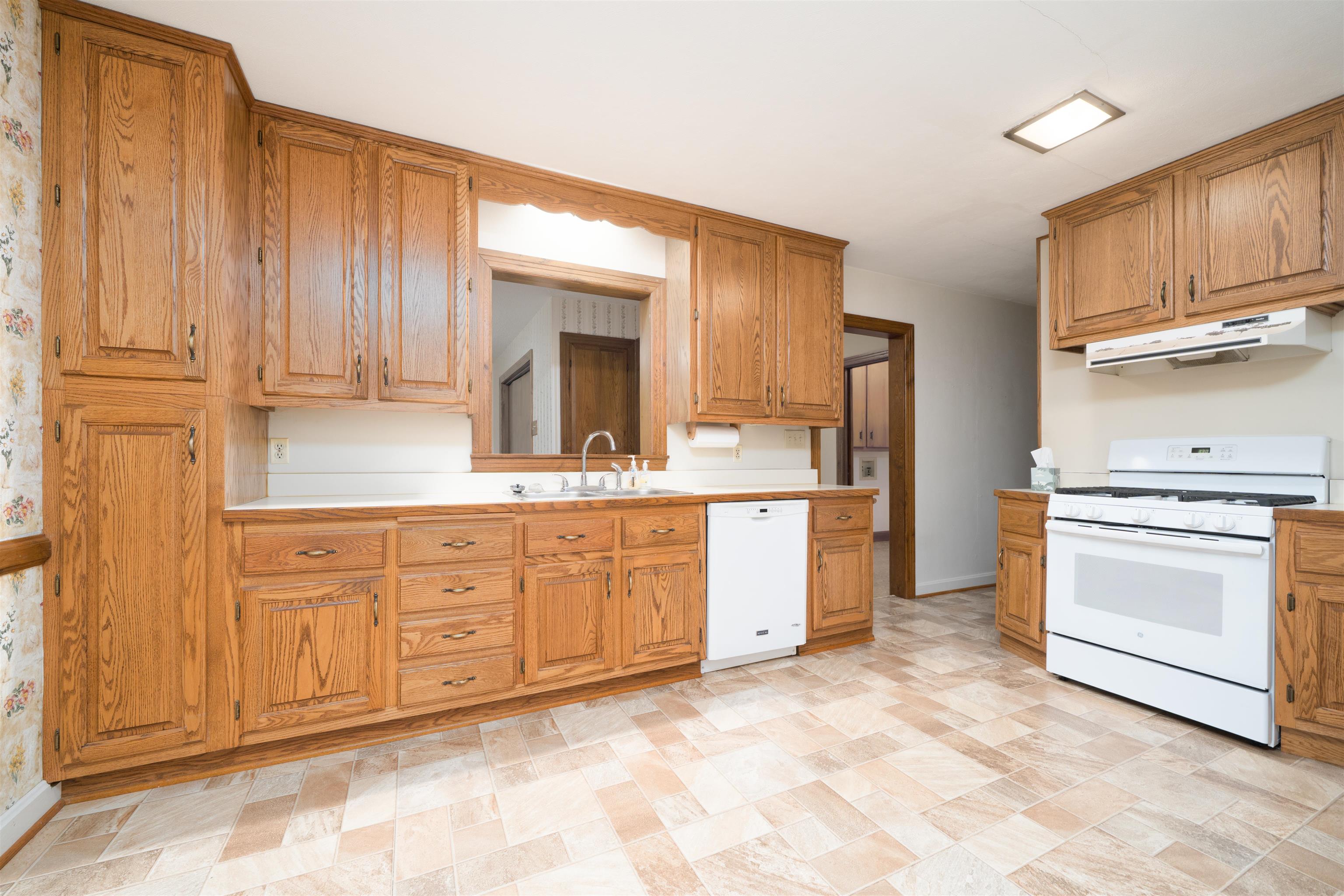 1728 Saint Marys Avenue, Owensboro, Kentucky 42301, 3 Bedrooms Bedrooms, ,2 BathroomsBathrooms,Single Family Residence,For Sale,Saint Marys Avenue,93670