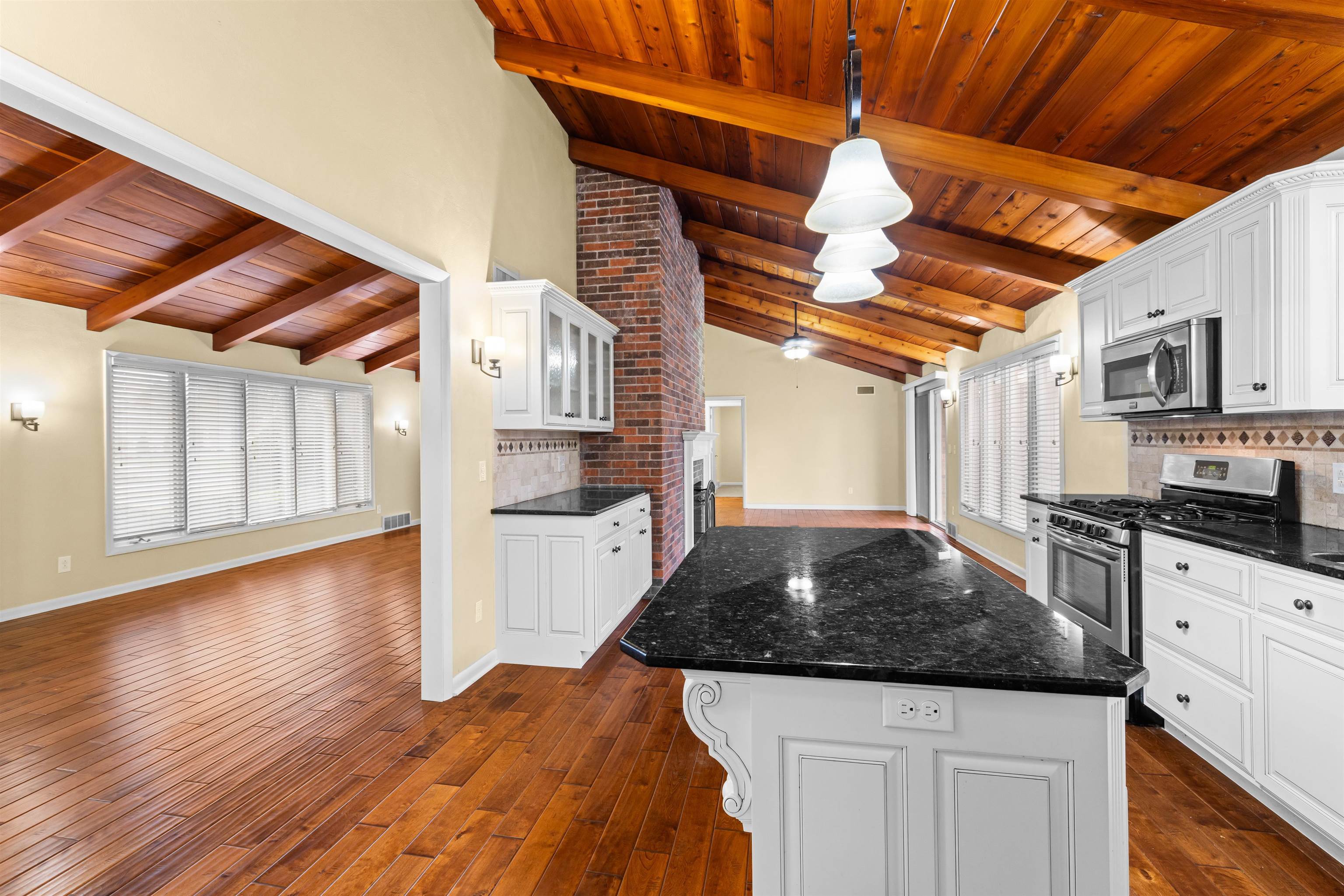 2121 Bittel Road, Owensboro, Kentucky 42301, 3 Bedrooms Bedrooms, ,3 BathroomsBathrooms,Single Family Residence,For Sale,Bittel Road,93671