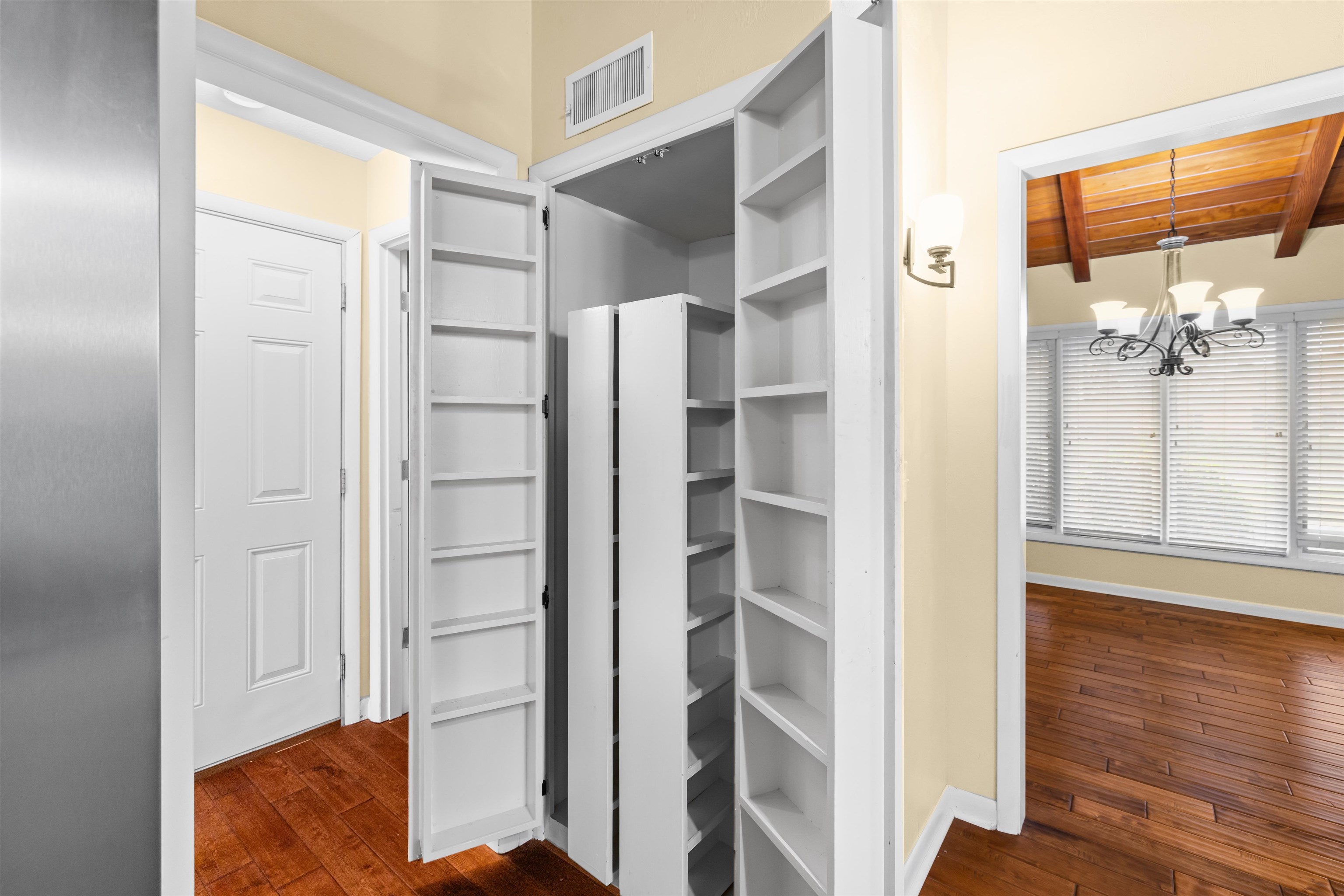 2121 Bittel Road, Owensboro, Kentucky 42301, 3 Bedrooms Bedrooms, ,3 BathroomsBathrooms,Single Family Residence,For Sale,Bittel Road,93671