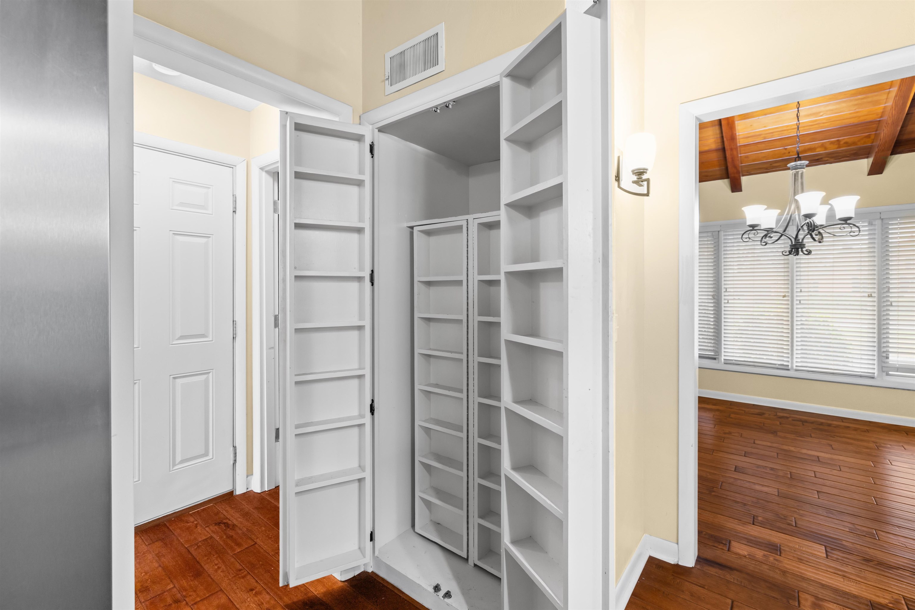 2121 Bittel Road, Owensboro, Kentucky 42301, 3 Bedrooms Bedrooms, ,3 BathroomsBathrooms,Single Family Residence,For Sale,Bittel Road,93671