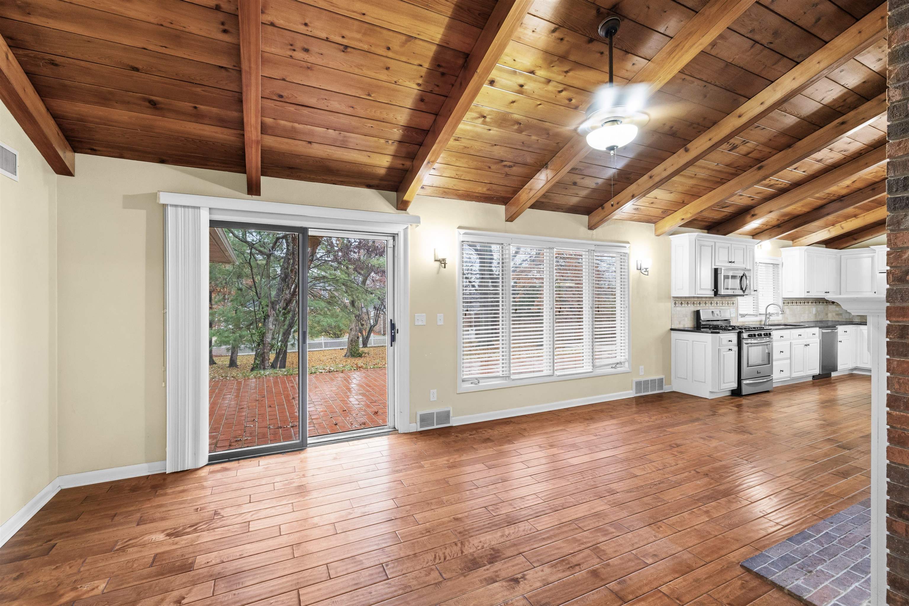 2121 Bittel Road, Owensboro, Kentucky 42301, 3 Bedrooms Bedrooms, ,3 BathroomsBathrooms,Single Family Residence,For Sale,Bittel Road,93671