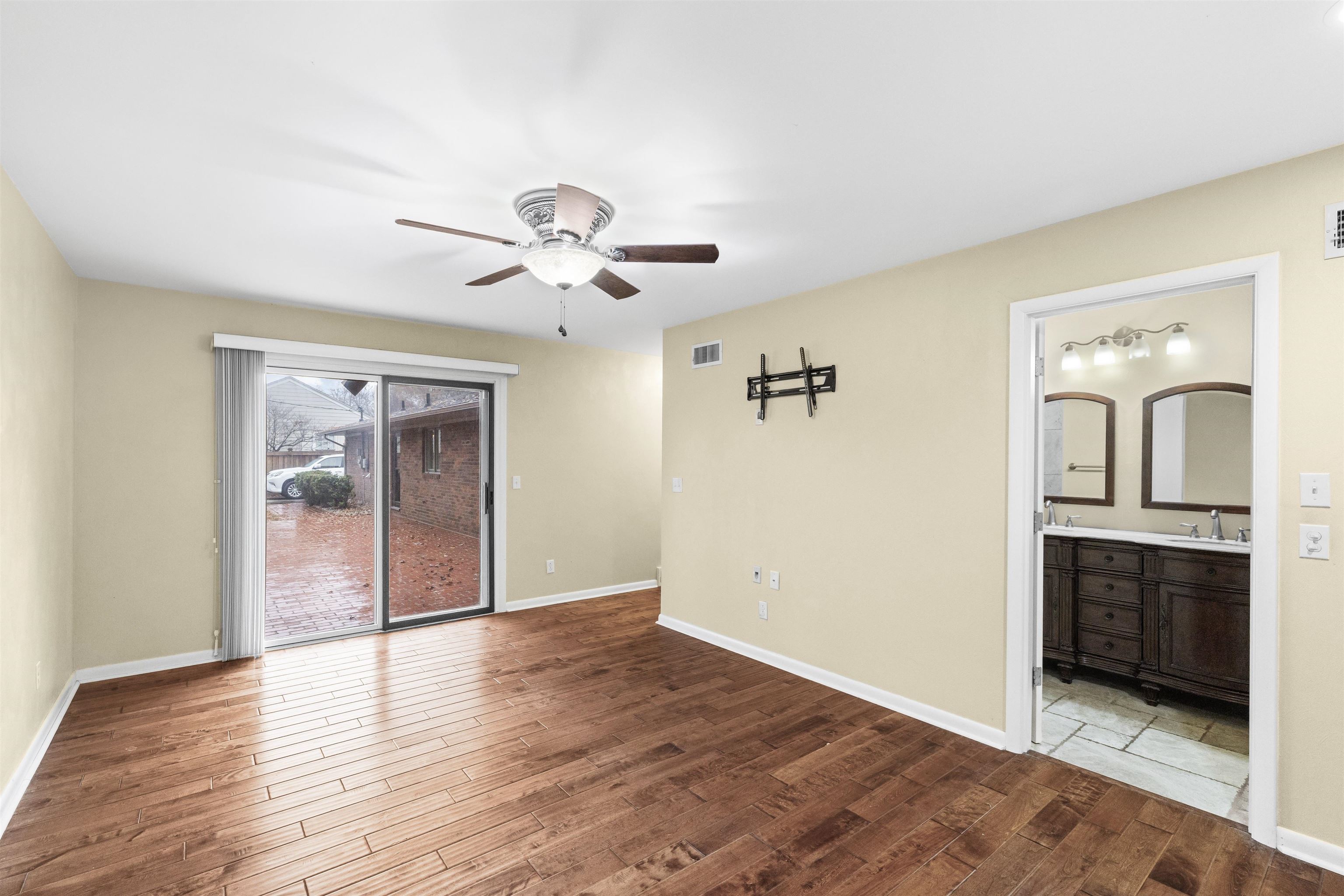 2121 Bittel Road, Owensboro, Kentucky 42301, 3 Bedrooms Bedrooms, ,3 BathroomsBathrooms,Single Family Residence,For Sale,Bittel Road,93671