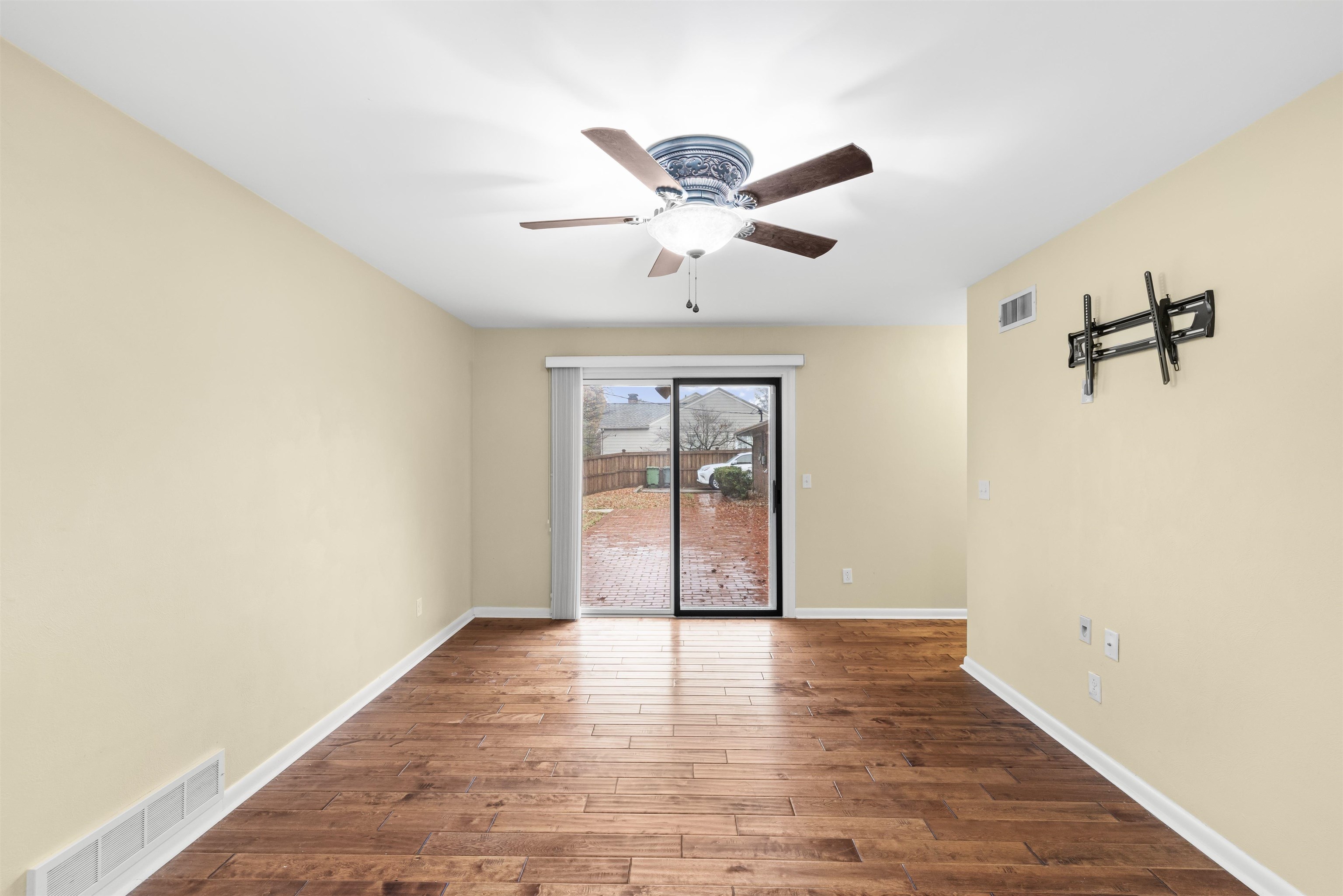 2121 Bittel Road, Owensboro, Kentucky 42301, 3 Bedrooms Bedrooms, ,3 BathroomsBathrooms,Single Family Residence,For Sale,Bittel Road,93671