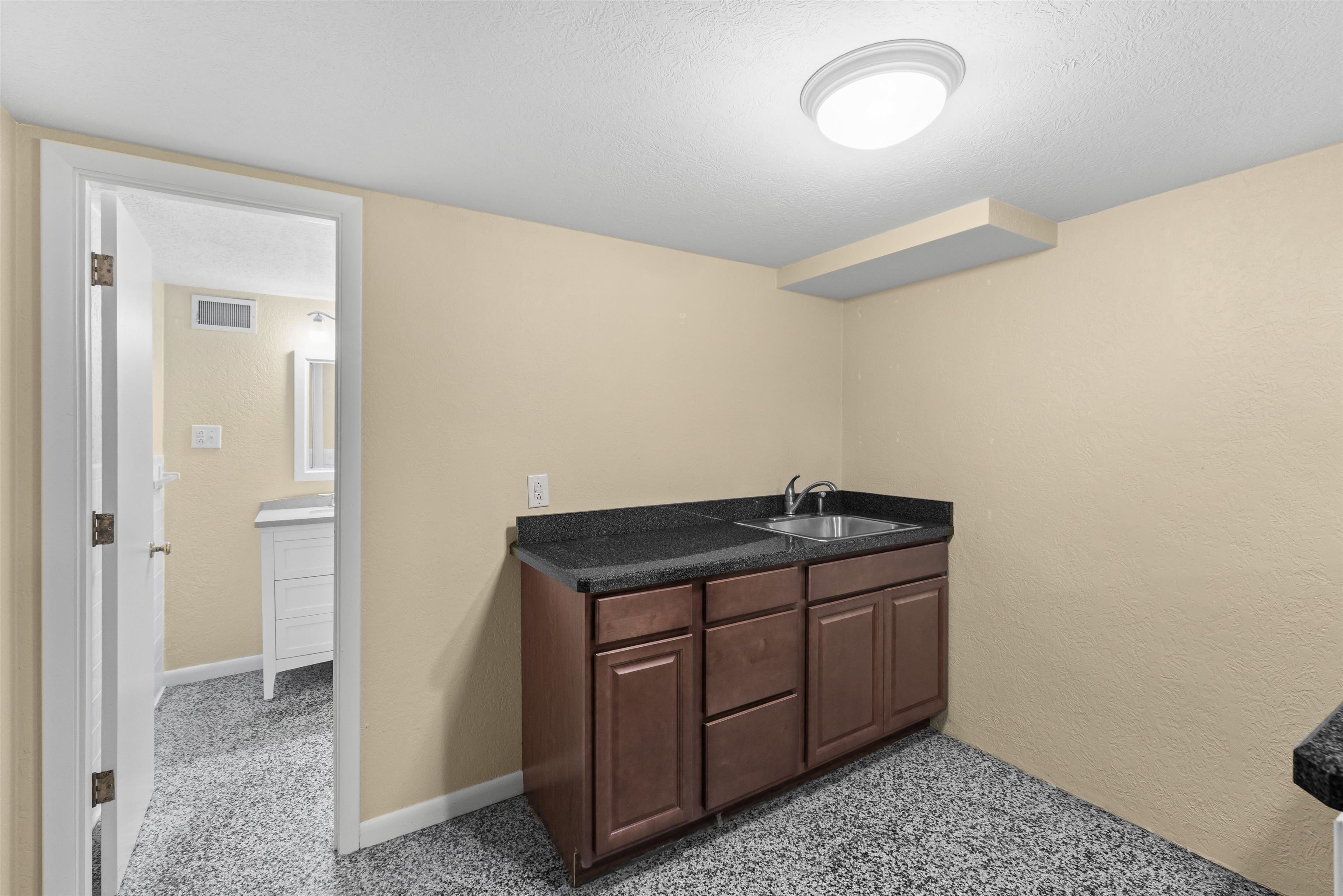 2121 Bittel Road, Owensboro, Kentucky 42301, 3 Bedrooms Bedrooms, ,3 BathroomsBathrooms,Single Family Residence,For Sale,Bittel Road,93671