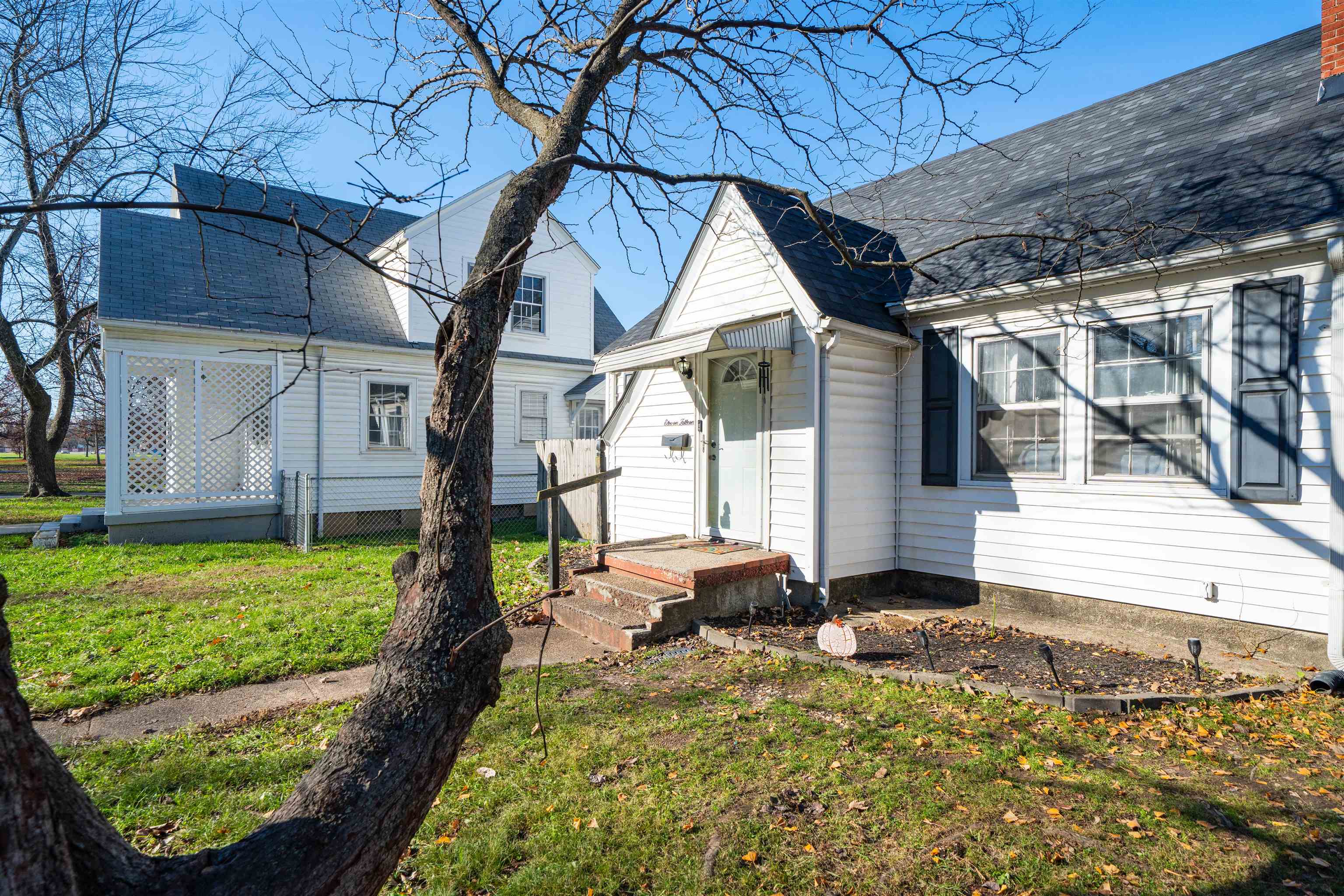 1115 West Parrish Ave, Owensboro, Kentucky 42301, 3 Bedrooms Bedrooms, ,1 BathroomBathrooms,Single Family Residence,For Sale,West Parrish Ave,93672