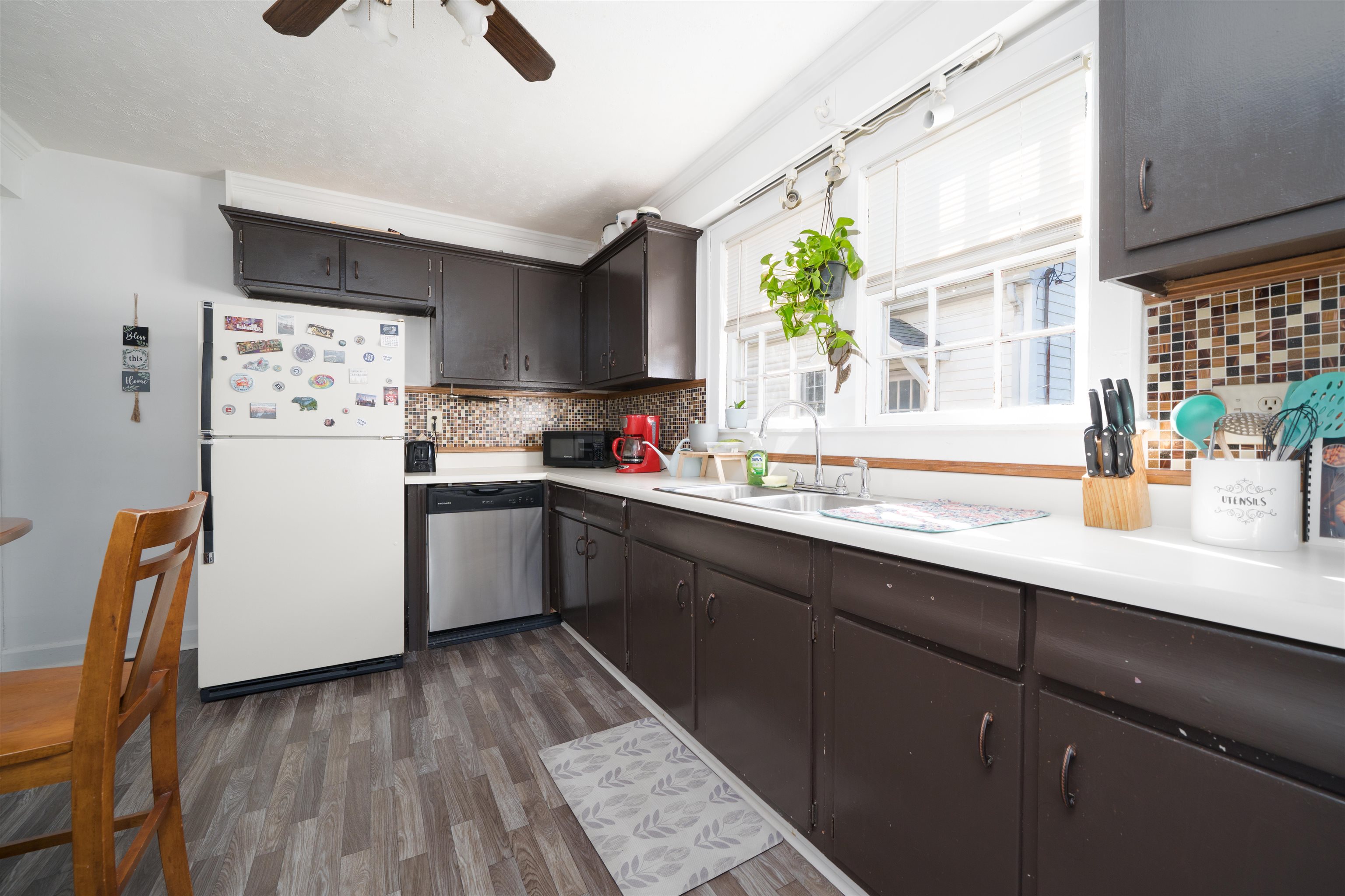 1115 West Parrish Ave, Owensboro, Kentucky 42301, 3 Bedrooms Bedrooms, ,1 BathroomBathrooms,Single Family Residence,For Sale,West Parrish Ave,93672