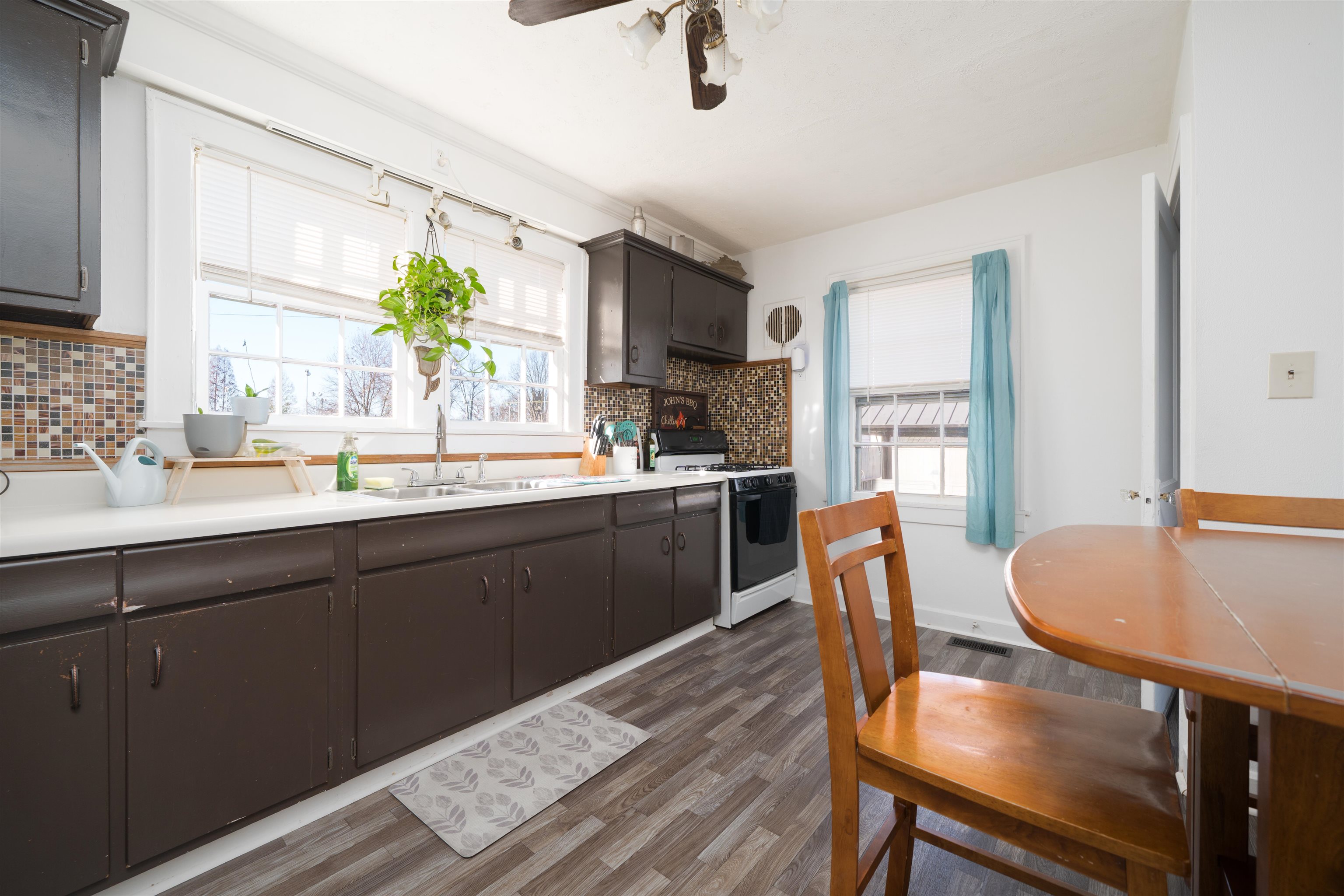 1115 West Parrish Ave, Owensboro, Kentucky 42301, 3 Bedrooms Bedrooms, ,1 BathroomBathrooms,Single Family Residence,For Sale,West Parrish Ave,93672