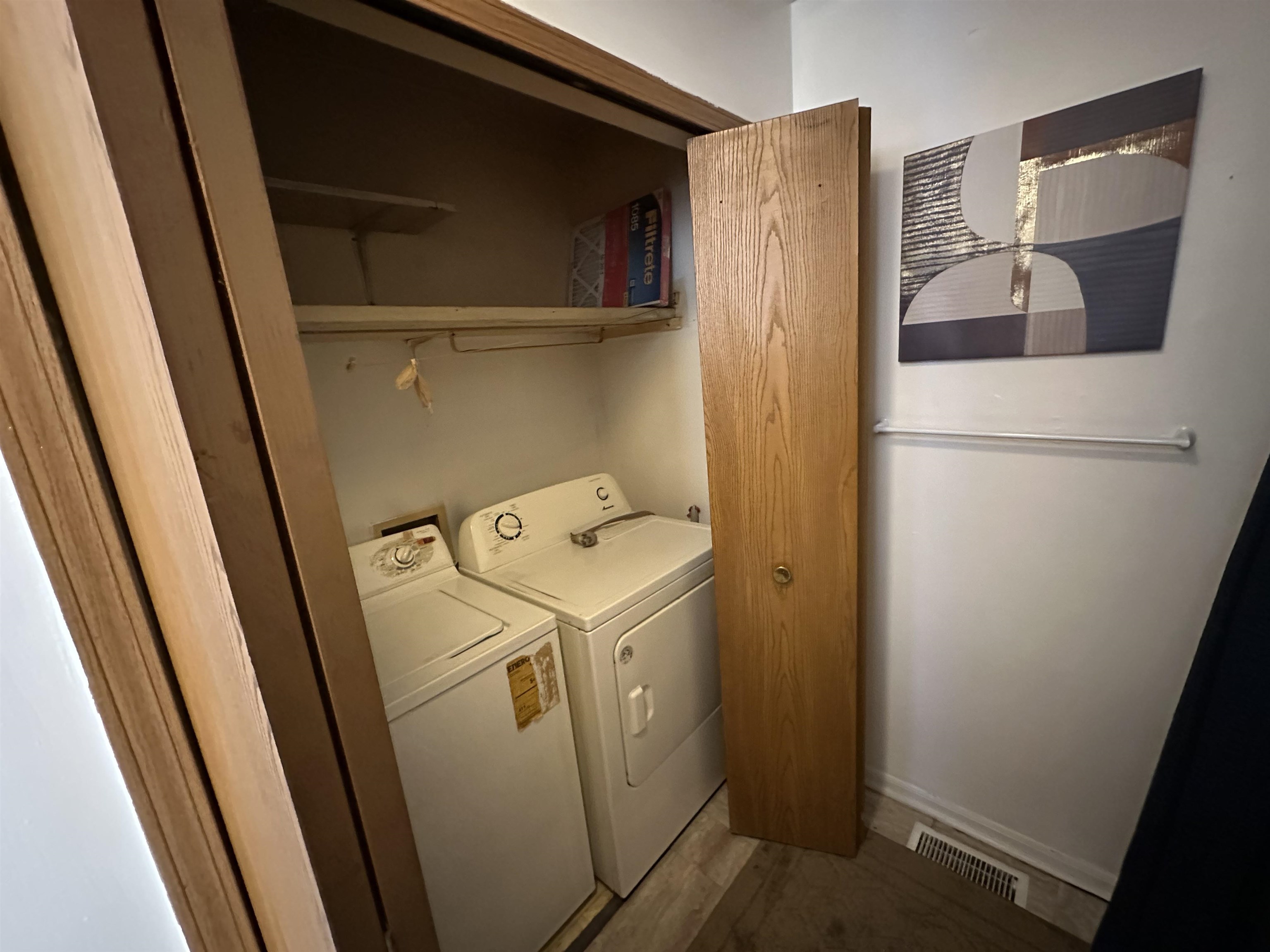 600 Poplar St, Owensboro, Kentucky 42301, 2 Bedrooms Bedrooms, ,1 BathroomBathrooms,Single Family Residence,For Sale,Poplar St,93695