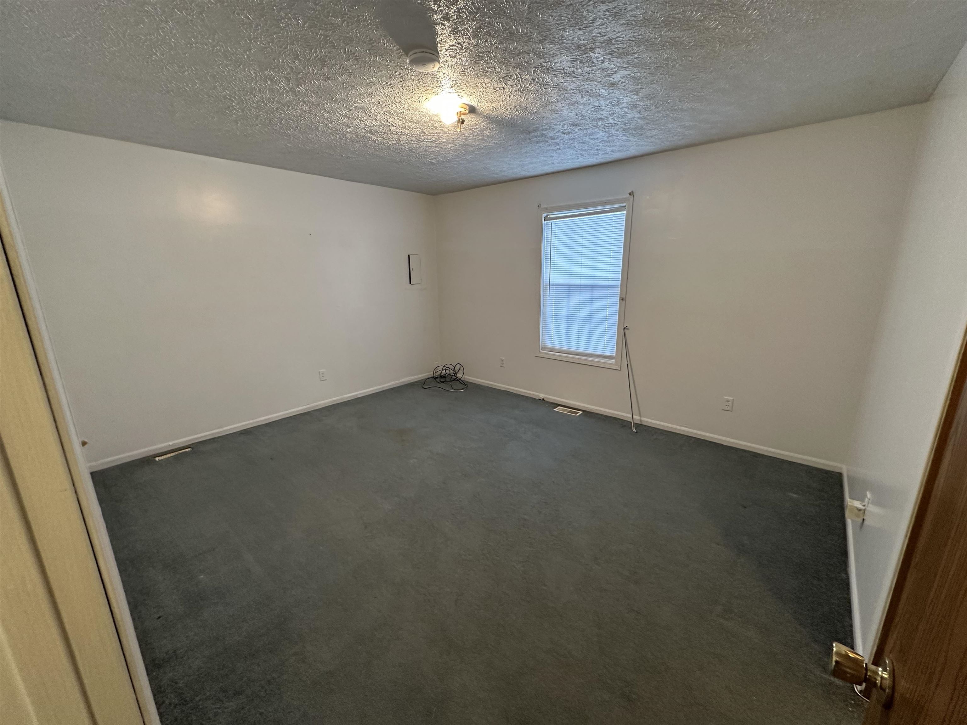 600 Poplar St, Owensboro, Kentucky 42301, 2 Bedrooms Bedrooms, ,1 BathroomBathrooms,Single Family Residence,For Sale,Poplar St,93695