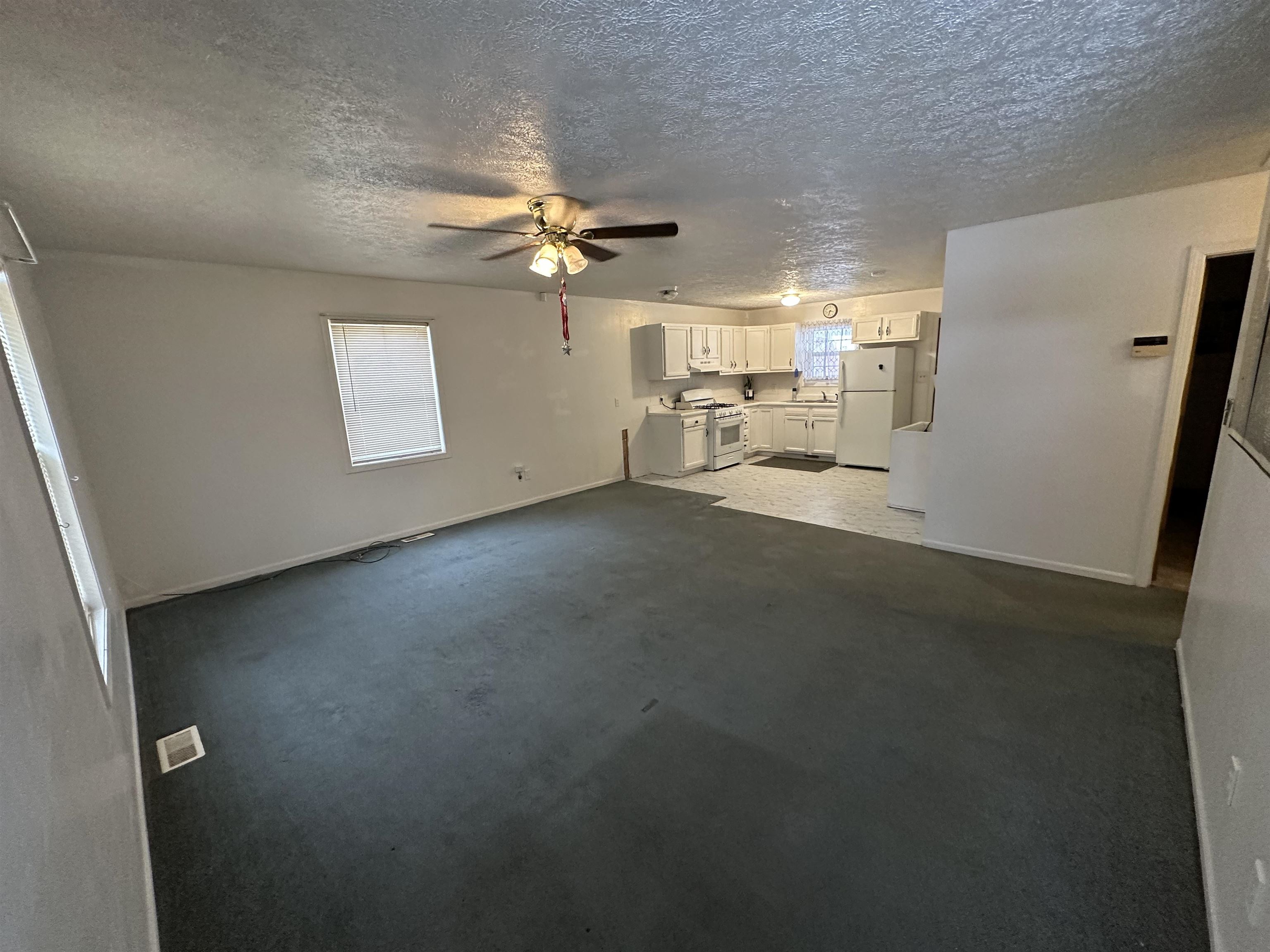 600 Poplar St, Owensboro, Kentucky 42301, 2 Bedrooms Bedrooms, ,1 BathroomBathrooms,Single Family Residence,For Sale,Poplar St,93695