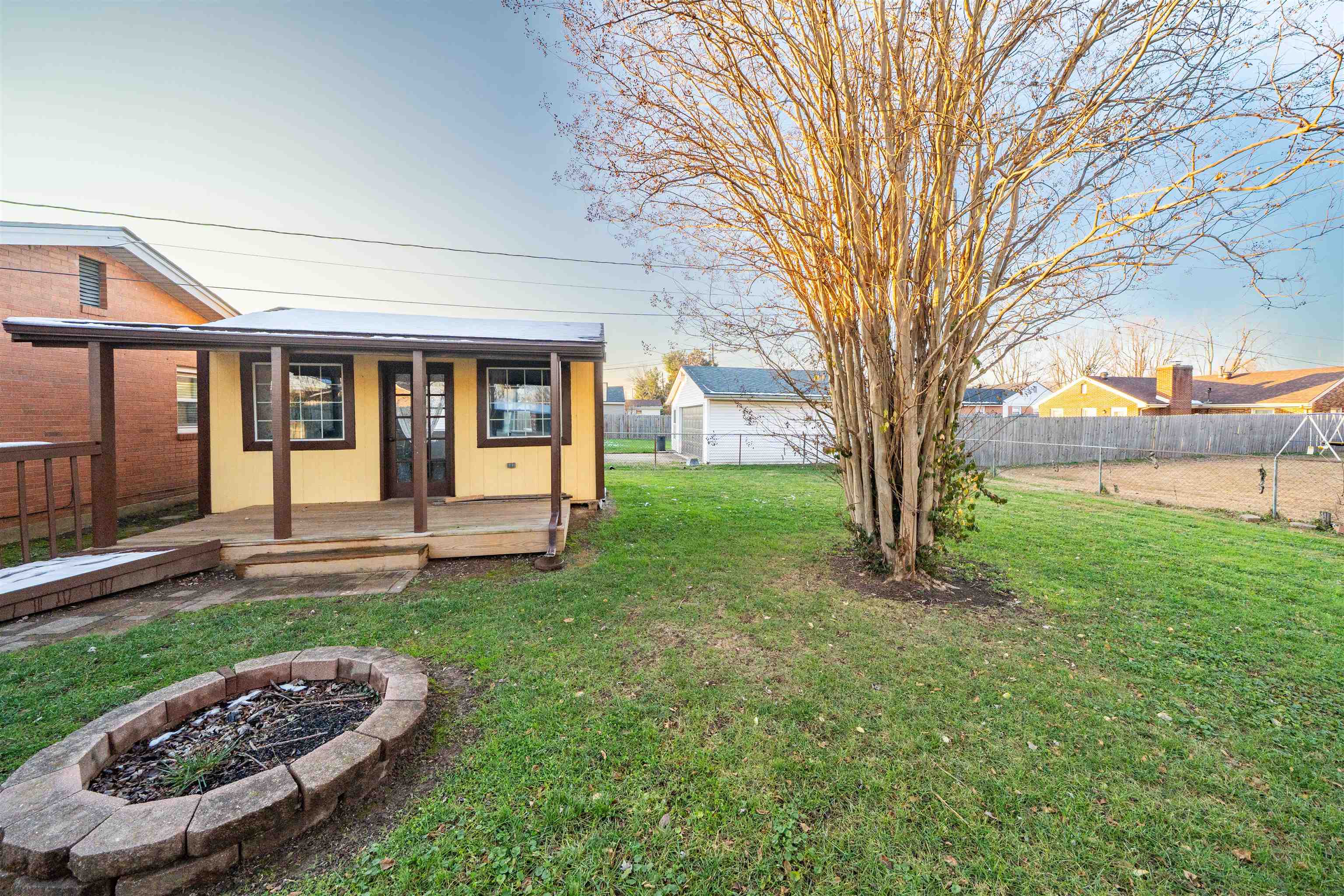 213 Holmes Drive, Owensboro, Kentucky 42303, 3 Bedrooms Bedrooms, ,1 BathroomBathrooms,Single Family Residence,For Sale,Holmes Drive,93713