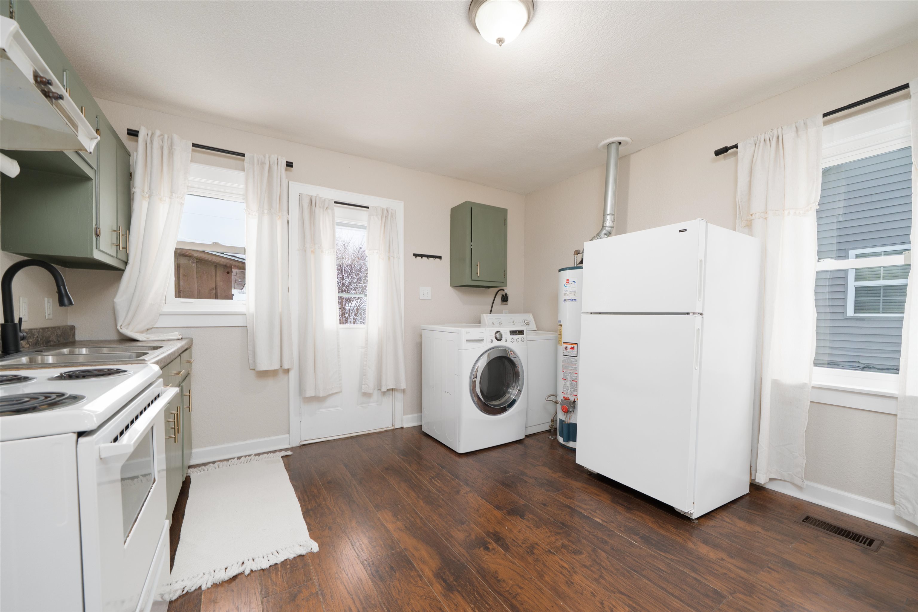 2724 Allen Street, Owensboro, Kentucky 42303, 2 Bedrooms Bedrooms, ,1 BathroomBathrooms,Single Family Residence,For Sale,Allen Street,93714