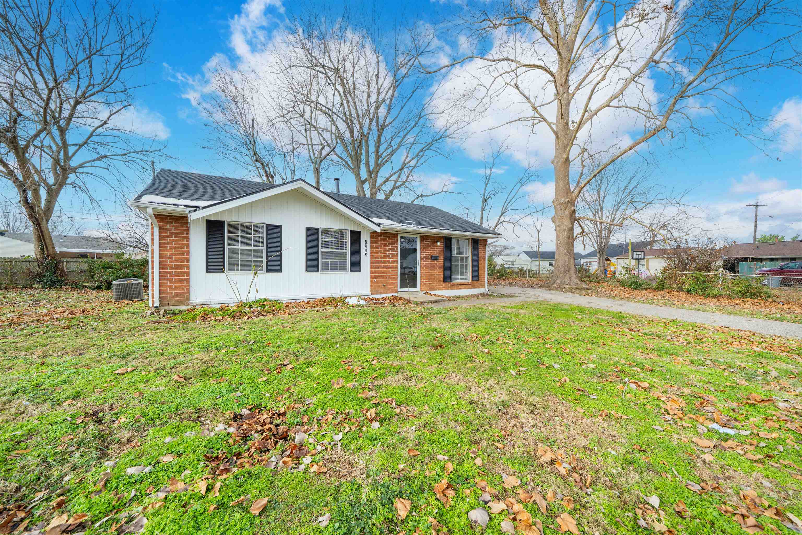 2302 Surrey Drive, Owensboro, Kentucky 42301, 3 Bedrooms Bedrooms, ,1 BathroomBathrooms,Single Family Residence,For Sale,Surrey Drive,93715