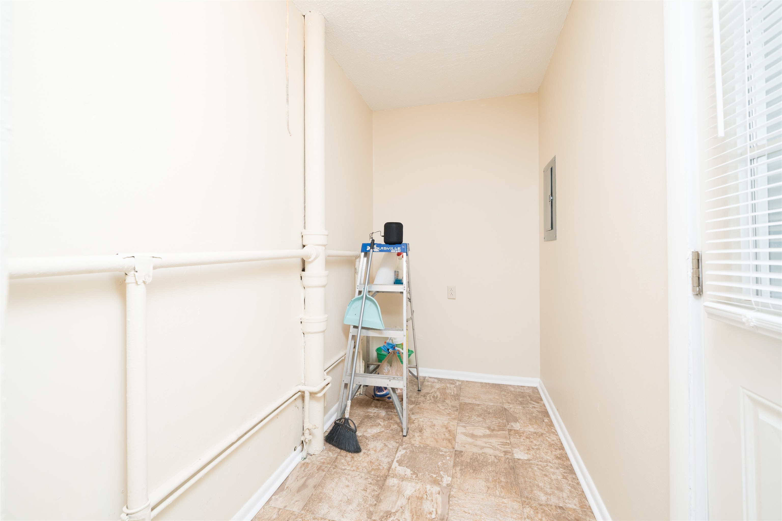 2302 Surrey Drive, Owensboro, Kentucky 42301, 3 Bedrooms Bedrooms, ,1 BathroomBathrooms,Single Family Residence,For Sale,Surrey Drive,93715