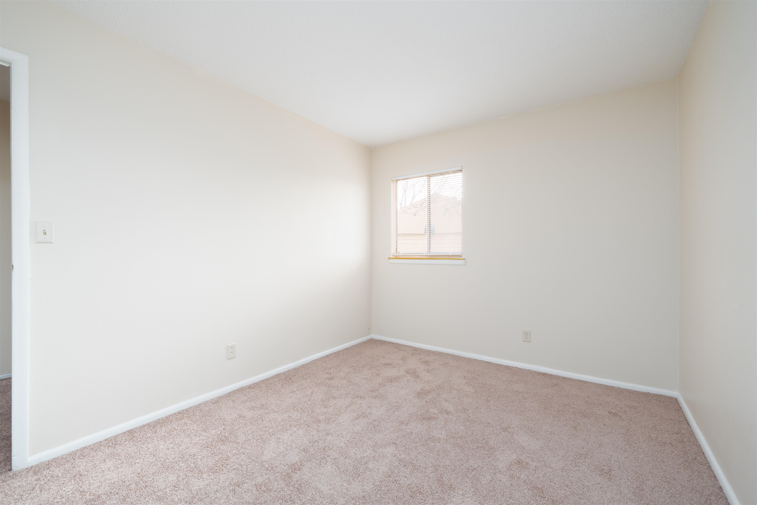 2302 Surrey Drive, Owensboro, Kentucky 42301, 3 Bedrooms Bedrooms, ,1 BathroomBathrooms,Single Family Residence,For Sale,Surrey Drive,93715