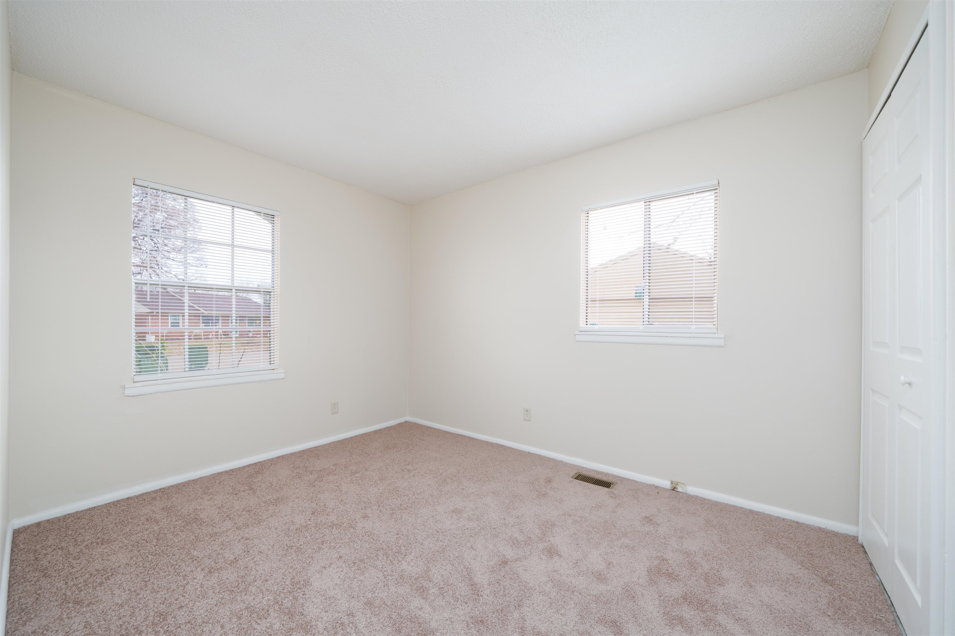 2302 Surrey Drive, Owensboro, Kentucky 42301, 3 Bedrooms Bedrooms, ,1 BathroomBathrooms,Single Family Residence,For Sale,Surrey Drive,93715