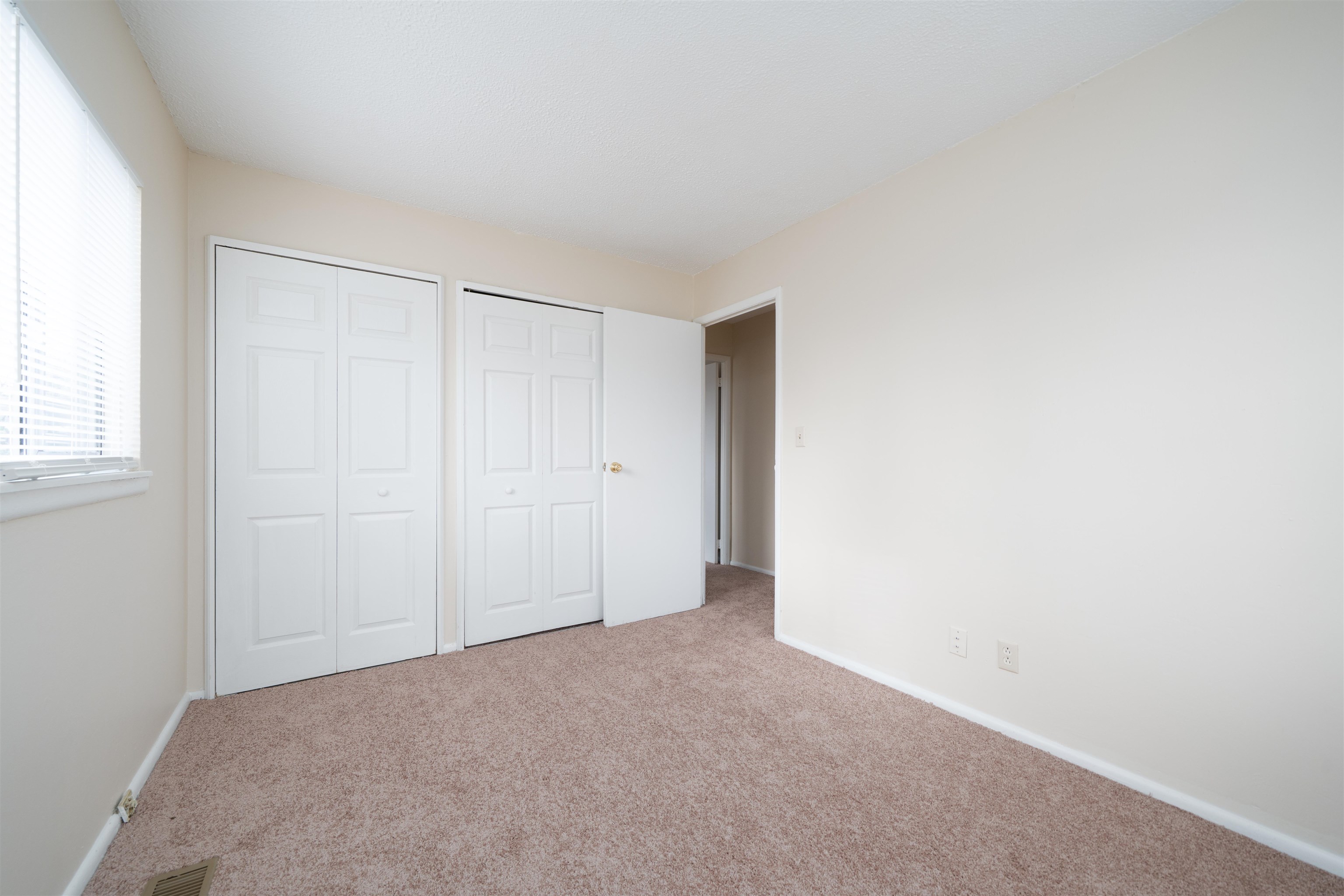 2302 Surrey Drive, Owensboro, Kentucky 42301, 3 Bedrooms Bedrooms, ,1 BathroomBathrooms,Single Family Residence,For Sale,Surrey Drive,93715