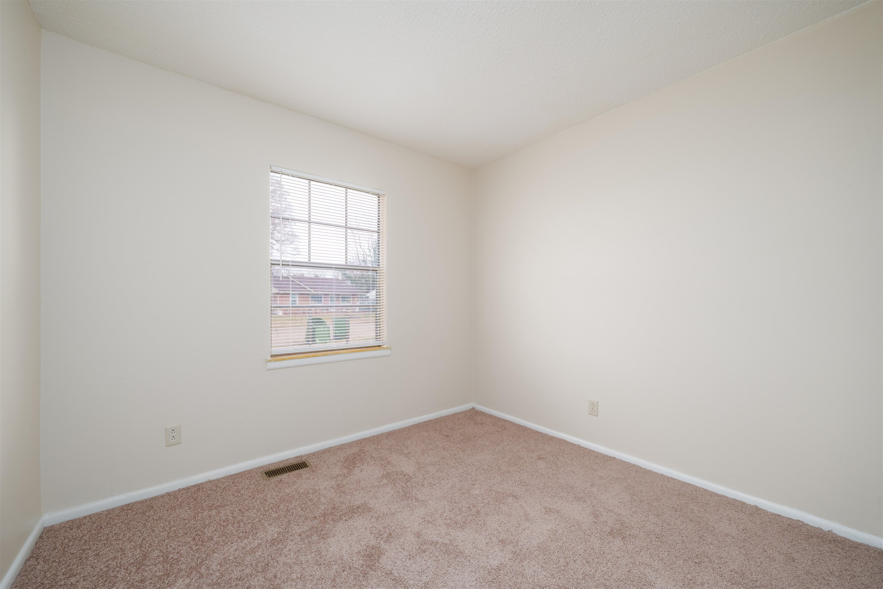 2302 Surrey Drive, Owensboro, Kentucky 42301, 3 Bedrooms Bedrooms, ,1 BathroomBathrooms,Single Family Residence,For Sale,Surrey Drive,93715