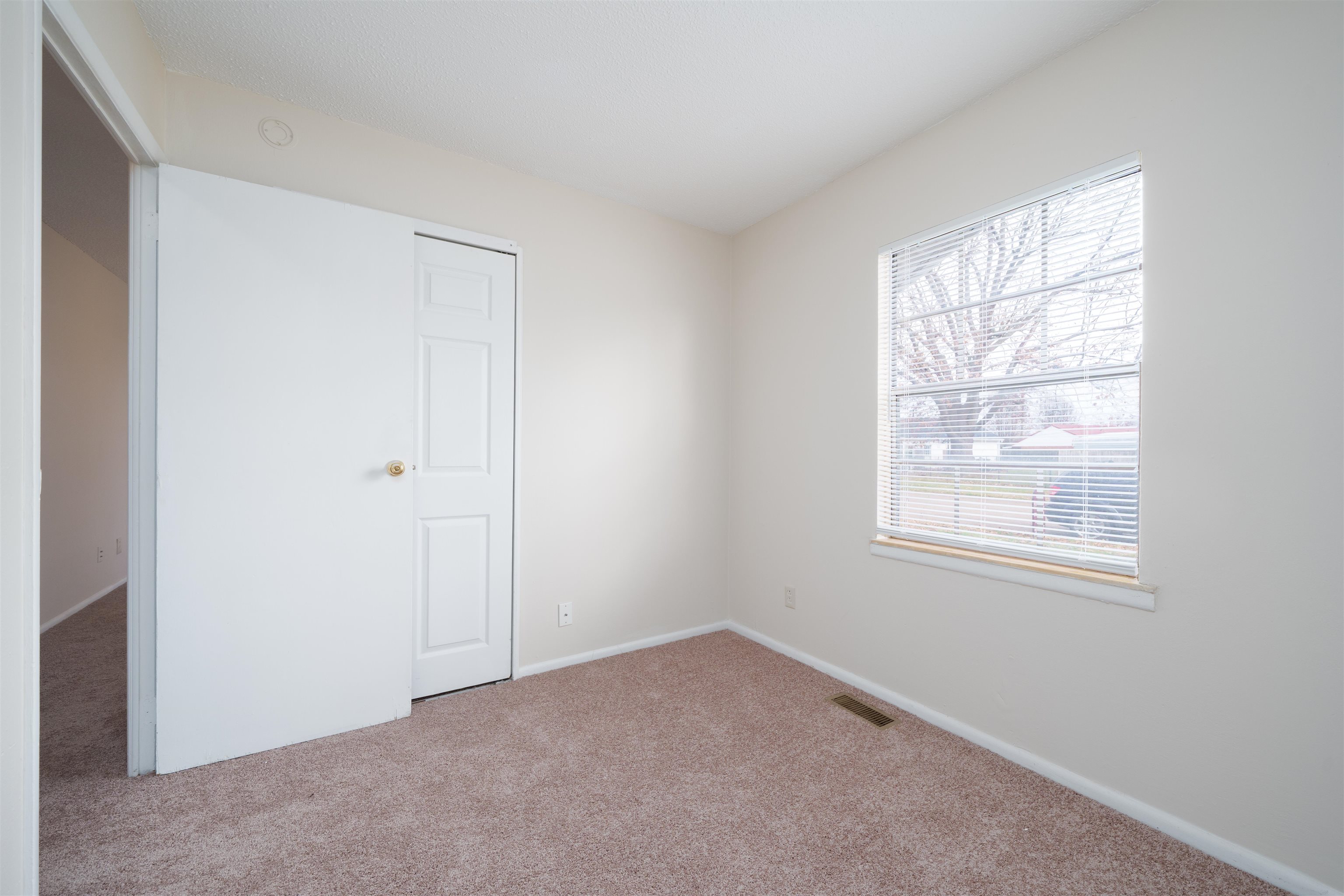 2302 Surrey Drive, Owensboro, Kentucky 42301, 3 Bedrooms Bedrooms, ,1 BathroomBathrooms,Single Family Residence,For Sale,Surrey Drive,93715