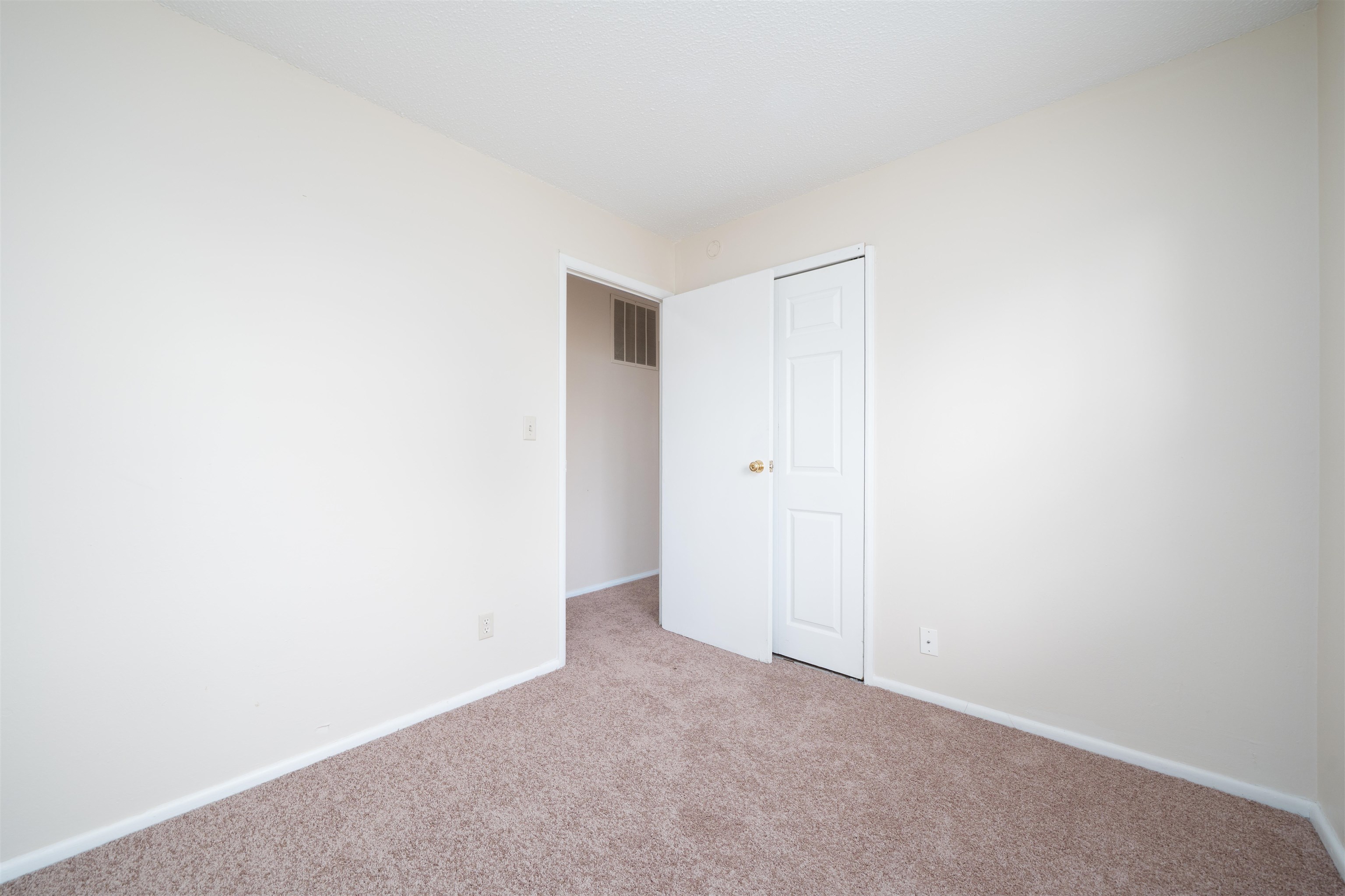 2302 Surrey Drive, Owensboro, Kentucky 42301, 3 Bedrooms Bedrooms, ,1 BathroomBathrooms,Single Family Residence,For Sale,Surrey Drive,93715