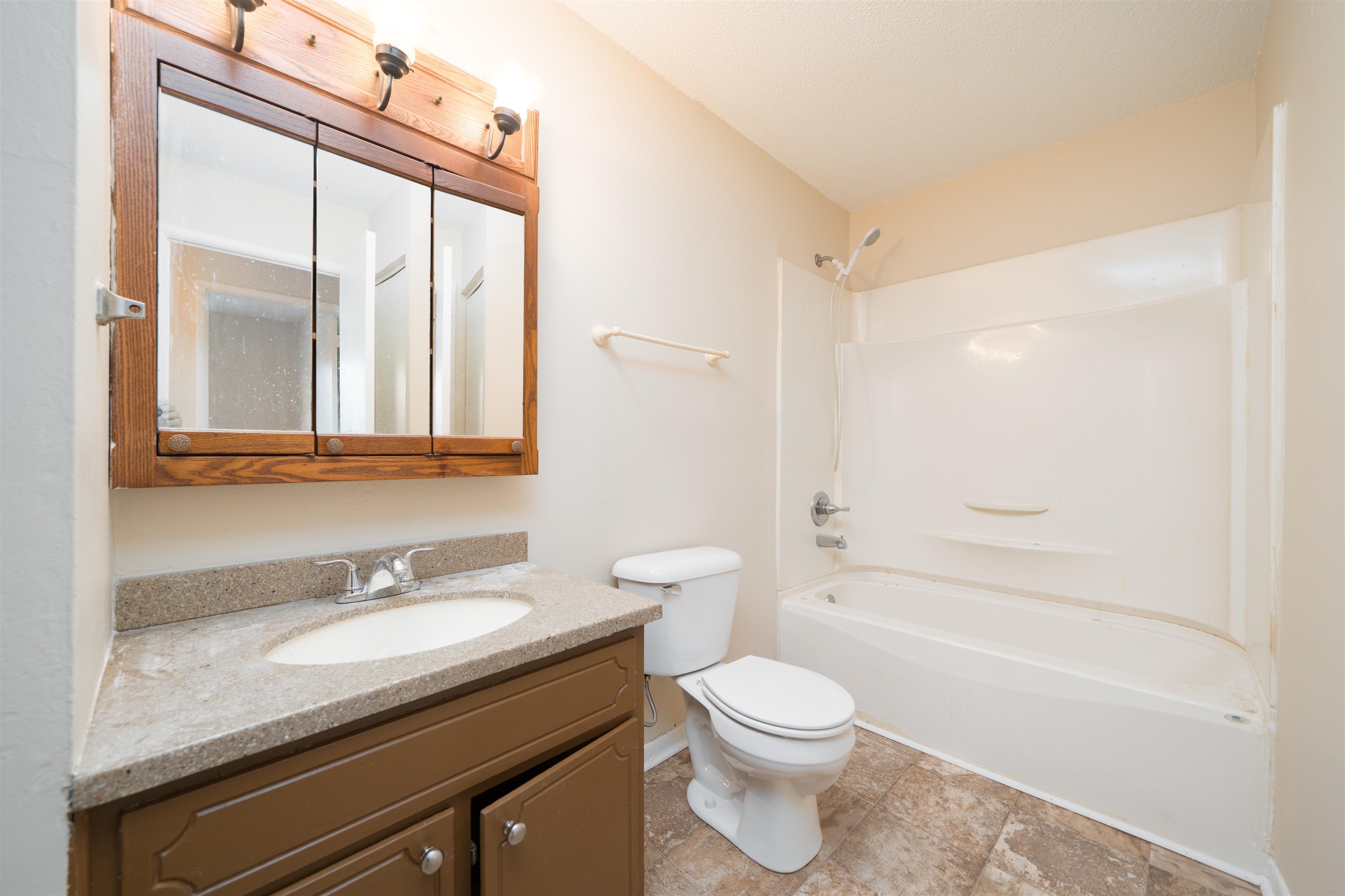 2302 Surrey Drive, Owensboro, Kentucky 42301, 3 Bedrooms Bedrooms, ,1 BathroomBathrooms,Single Family Residence,For Sale,Surrey Drive,93715