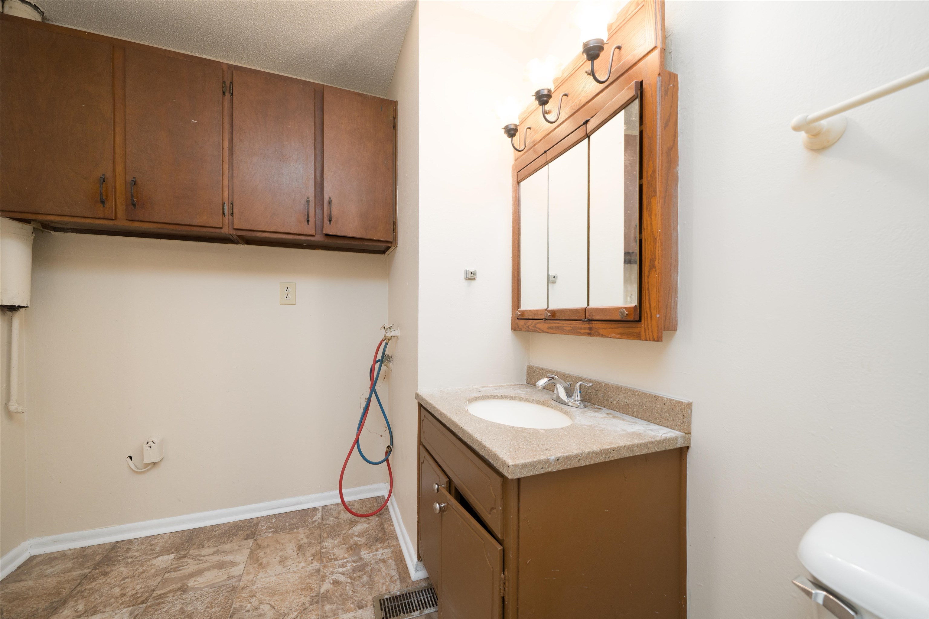 2302 Surrey Drive, Owensboro, Kentucky 42301, 3 Bedrooms Bedrooms, ,1 BathroomBathrooms,Single Family Residence,For Sale,Surrey Drive,93715