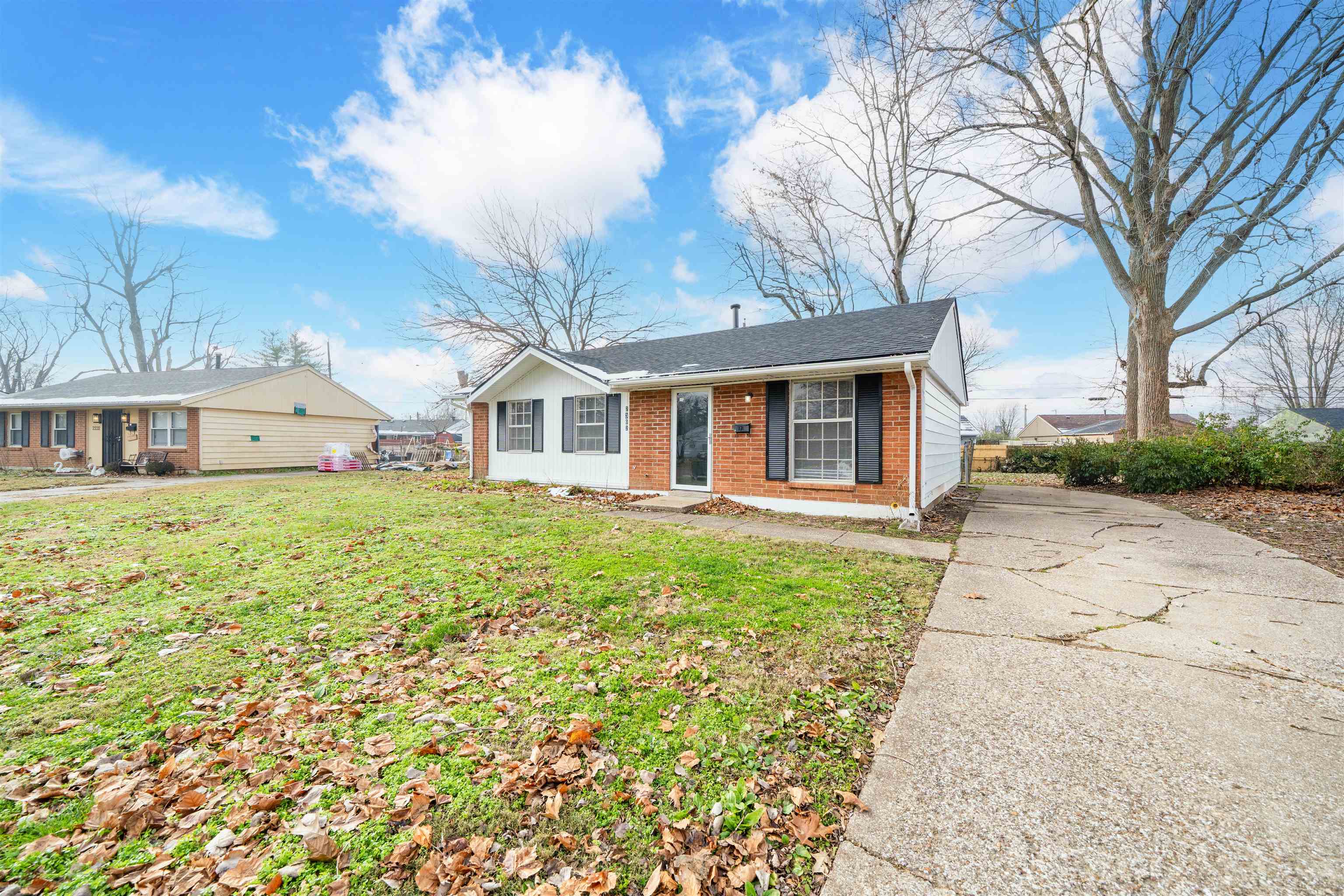 2302 Surrey Drive, Owensboro, Kentucky 42301, 3 Bedrooms Bedrooms, ,1 BathroomBathrooms,Single Family Residence,For Sale,Surrey Drive,93715