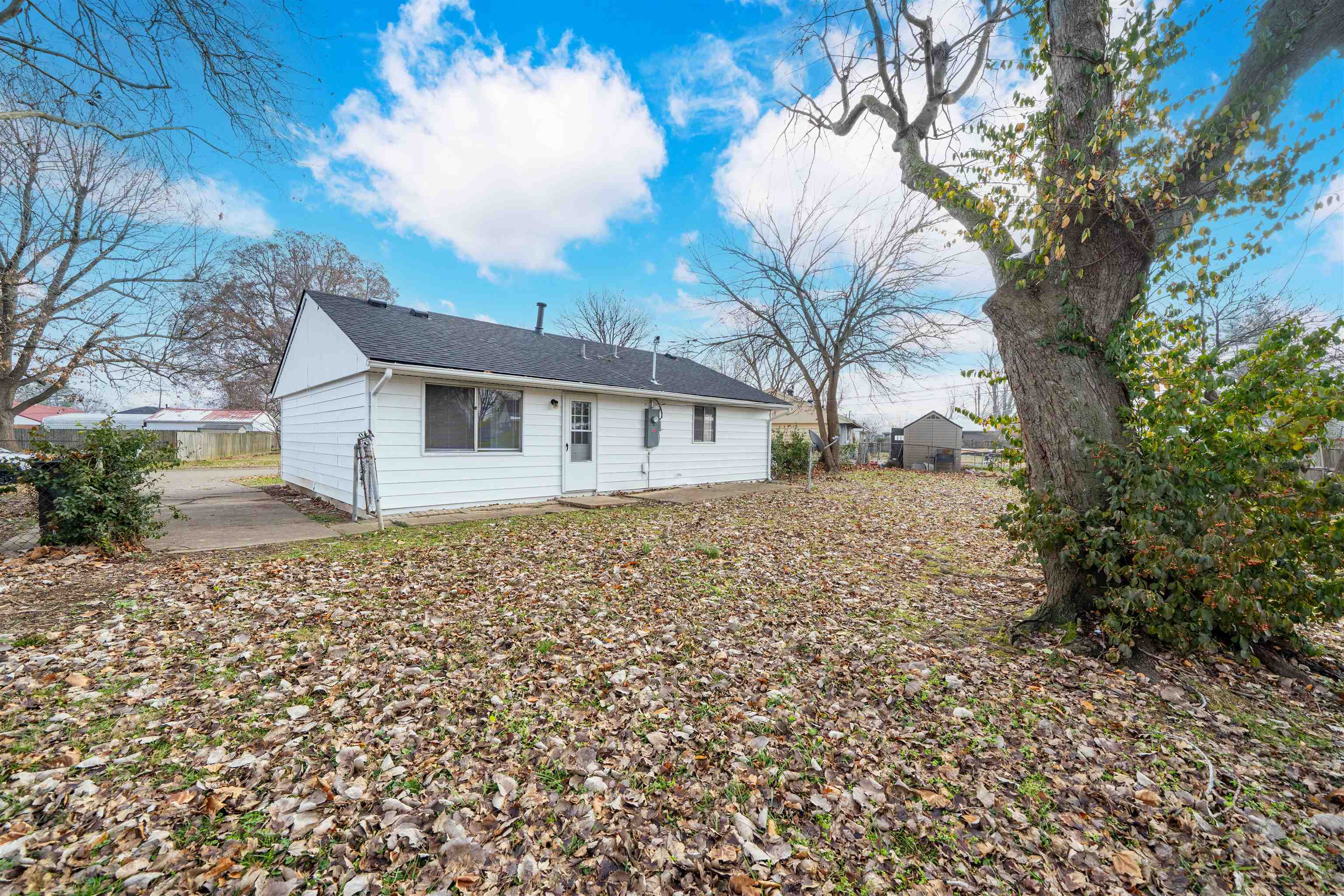 2302 Surrey Drive, Owensboro, Kentucky 42301, 3 Bedrooms Bedrooms, ,1 BathroomBathrooms,Single Family Residence,For Sale,Surrey Drive,93715