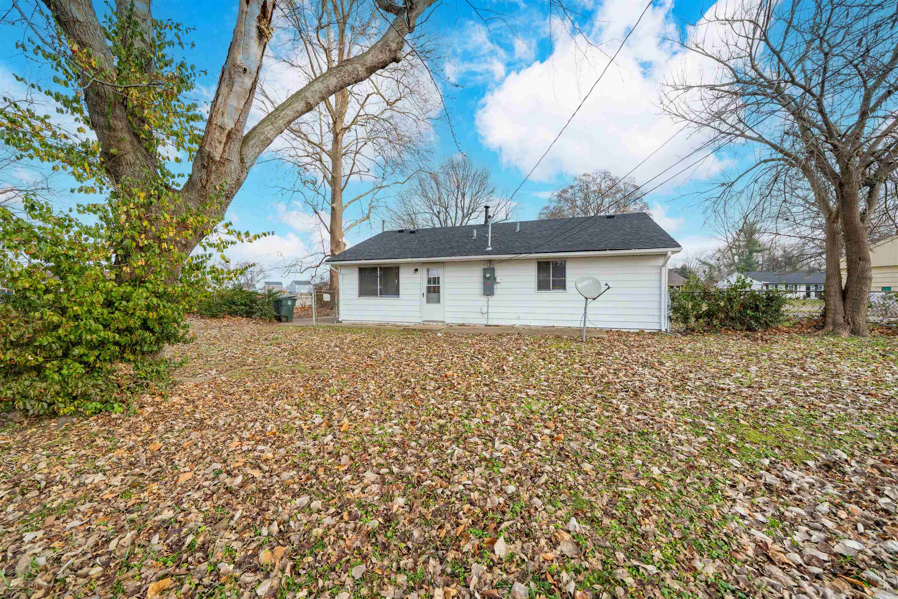 2302 Surrey Drive, Owensboro, Kentucky 42301, 3 Bedrooms Bedrooms, ,1 BathroomBathrooms,Single Family Residence,For Sale,Surrey Drive,93715