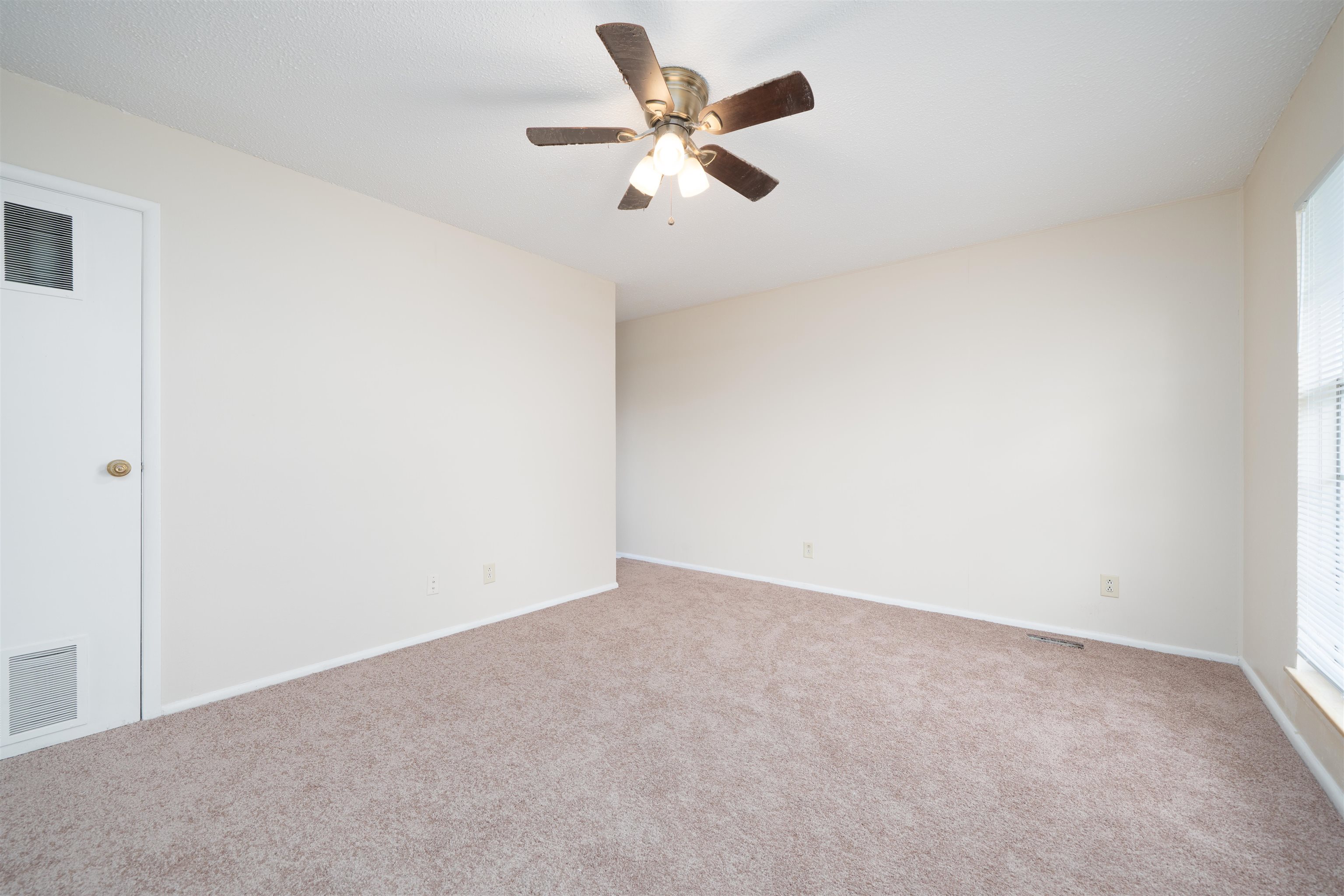 2302 Surrey Drive, Owensboro, Kentucky 42301, 3 Bedrooms Bedrooms, ,1 BathroomBathrooms,Single Family Residence,For Sale,Surrey Drive,93715