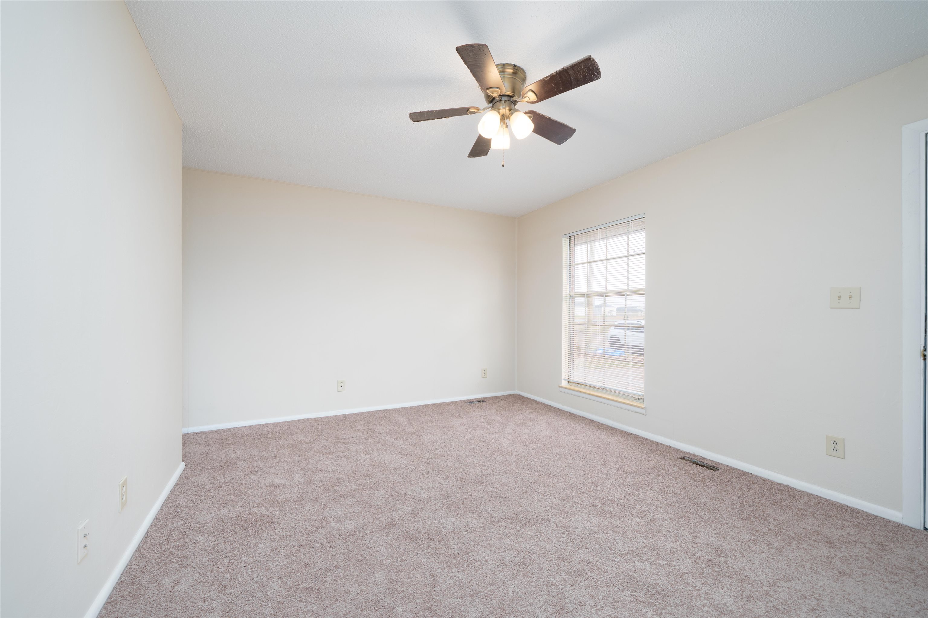 2302 Surrey Drive, Owensboro, Kentucky 42301, 3 Bedrooms Bedrooms, ,1 BathroomBathrooms,Single Family Residence,For Sale,Surrey Drive,93715