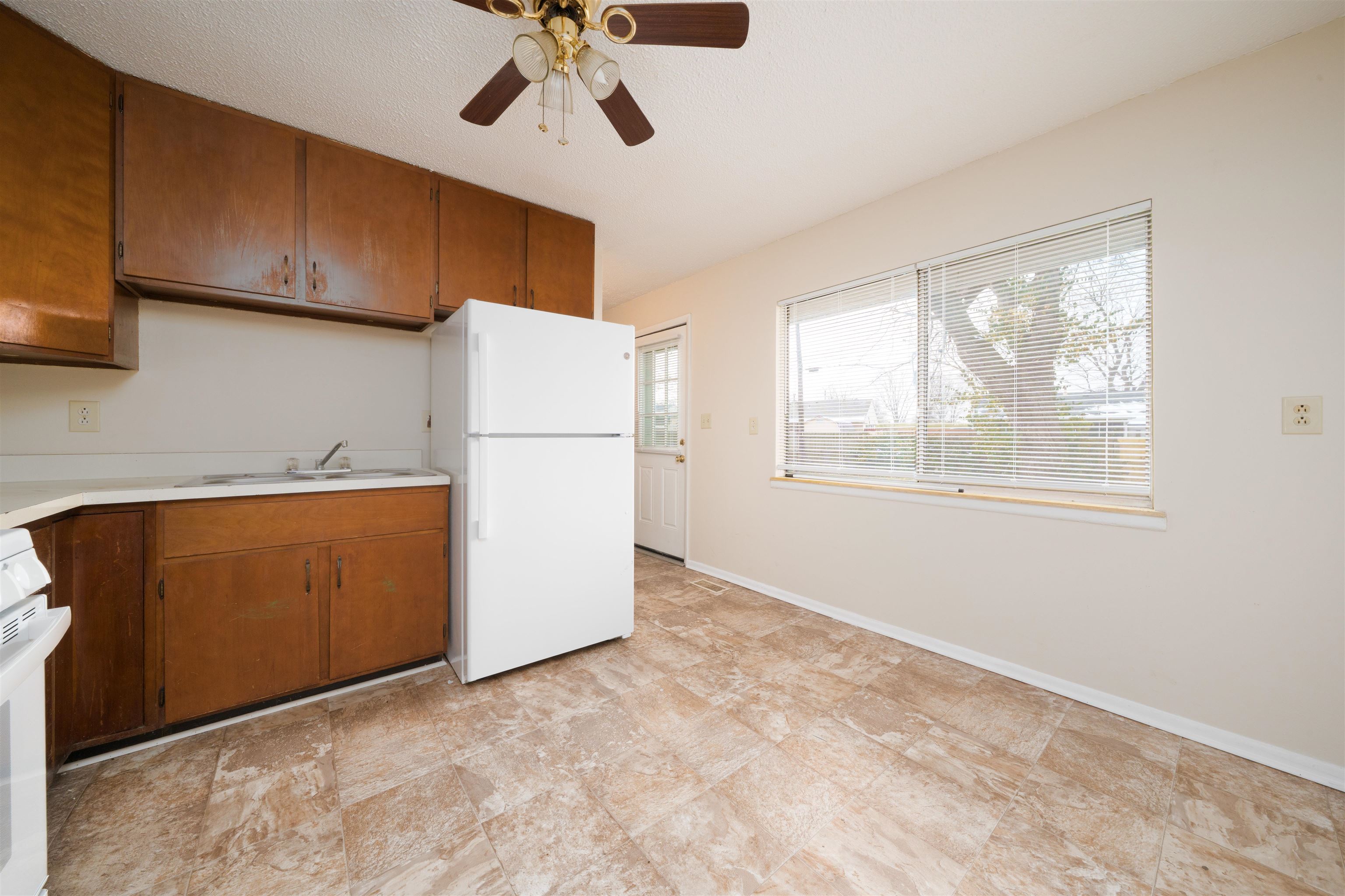 2302 Surrey Drive, Owensboro, Kentucky 42301, 3 Bedrooms Bedrooms, ,1 BathroomBathrooms,Single Family Residence,For Sale,Surrey Drive,93715