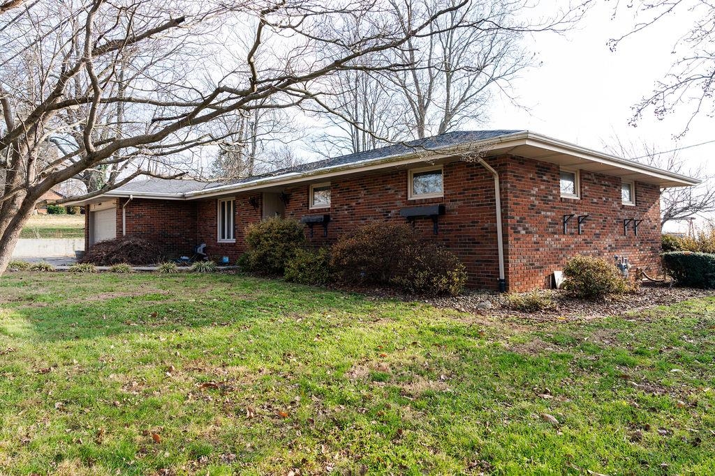 8218 State Route 351 E, Henderson, Kentucky 42420, 3 Bedrooms Bedrooms, ,1 BathroomBathrooms,Single Family Residence,For Sale,State Route 351 E,93716