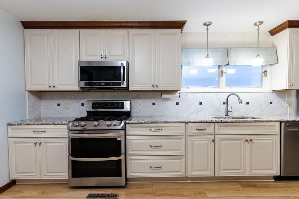 8218 State Route 351 E, Henderson, Kentucky 42420, 3 Bedrooms Bedrooms, ,1 BathroomBathrooms,Single Family Residence,For Sale,State Route 351 E,93716