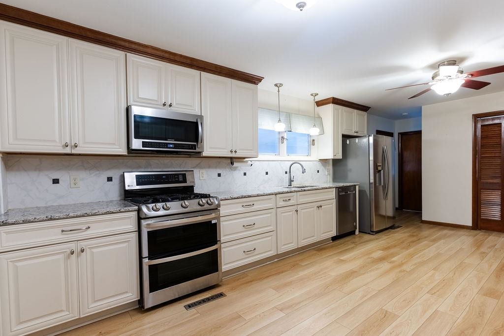 8218 State Route 351 E, Henderson, Kentucky 42420, 3 Bedrooms Bedrooms, ,1 BathroomBathrooms,Single Family Residence,For Sale,State Route 351 E,93716