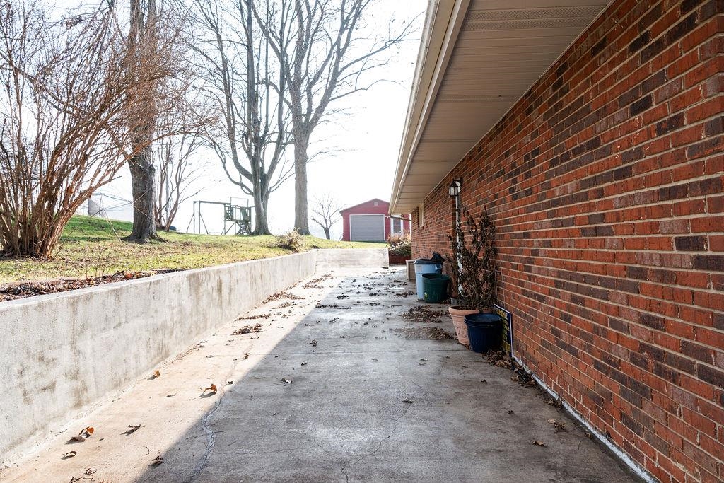 8218 State Route 351 E, Henderson, Kentucky 42420, 3 Bedrooms Bedrooms, ,1 BathroomBathrooms,Single Family Residence,For Sale,State Route 351 E,93716